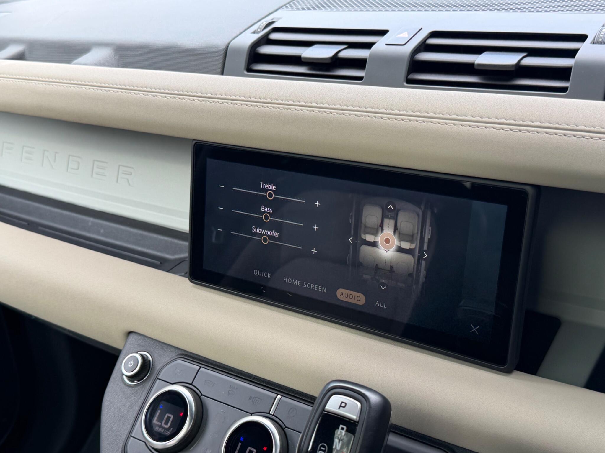 Land Rover Defender 110 view 24