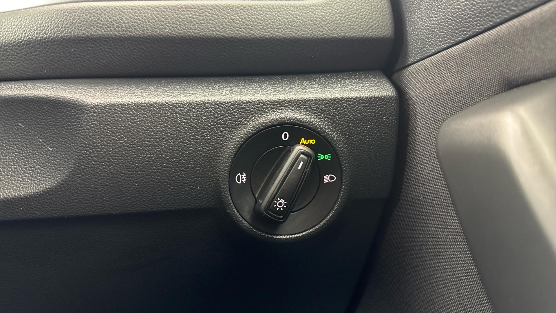 Volkswagen T-Roc view 43