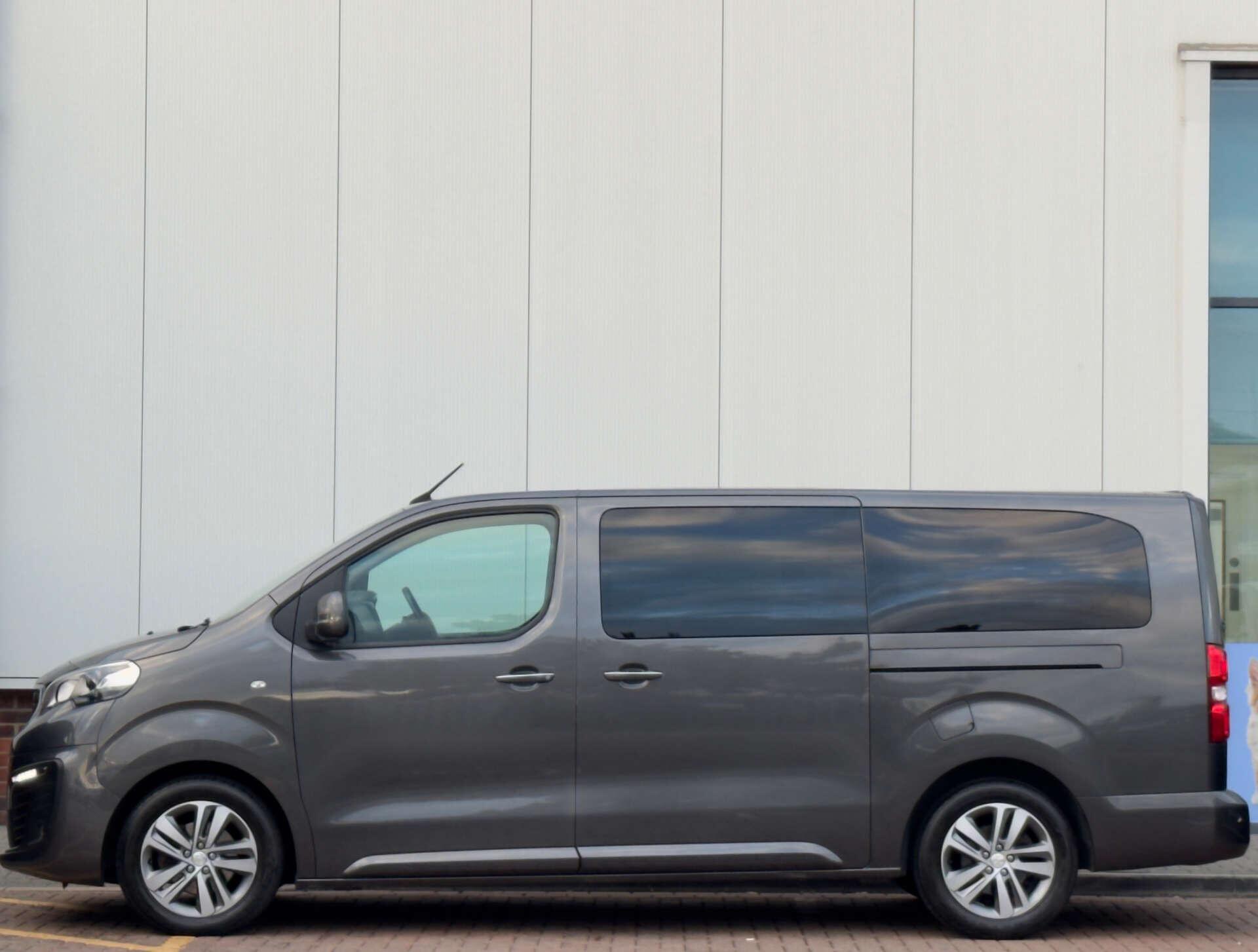Peugeot Traveller view 7