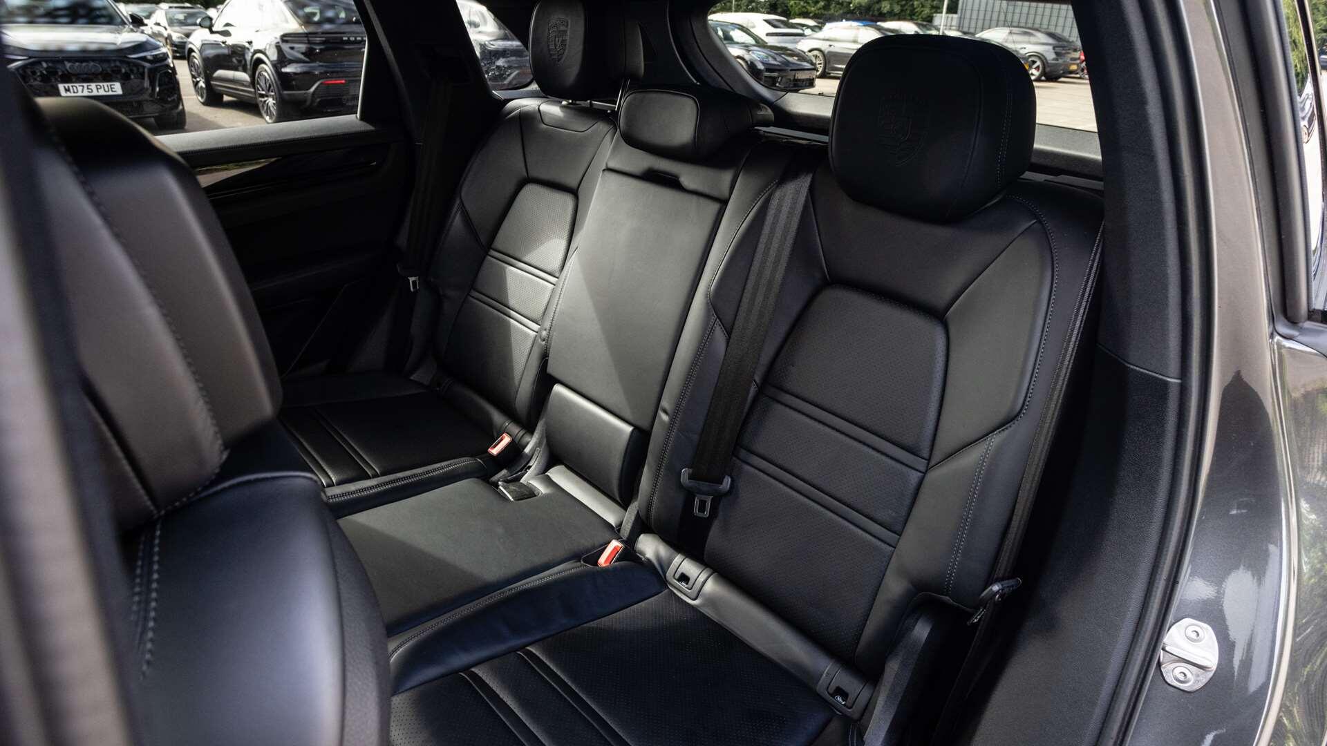 Porsche Cayenne view 16