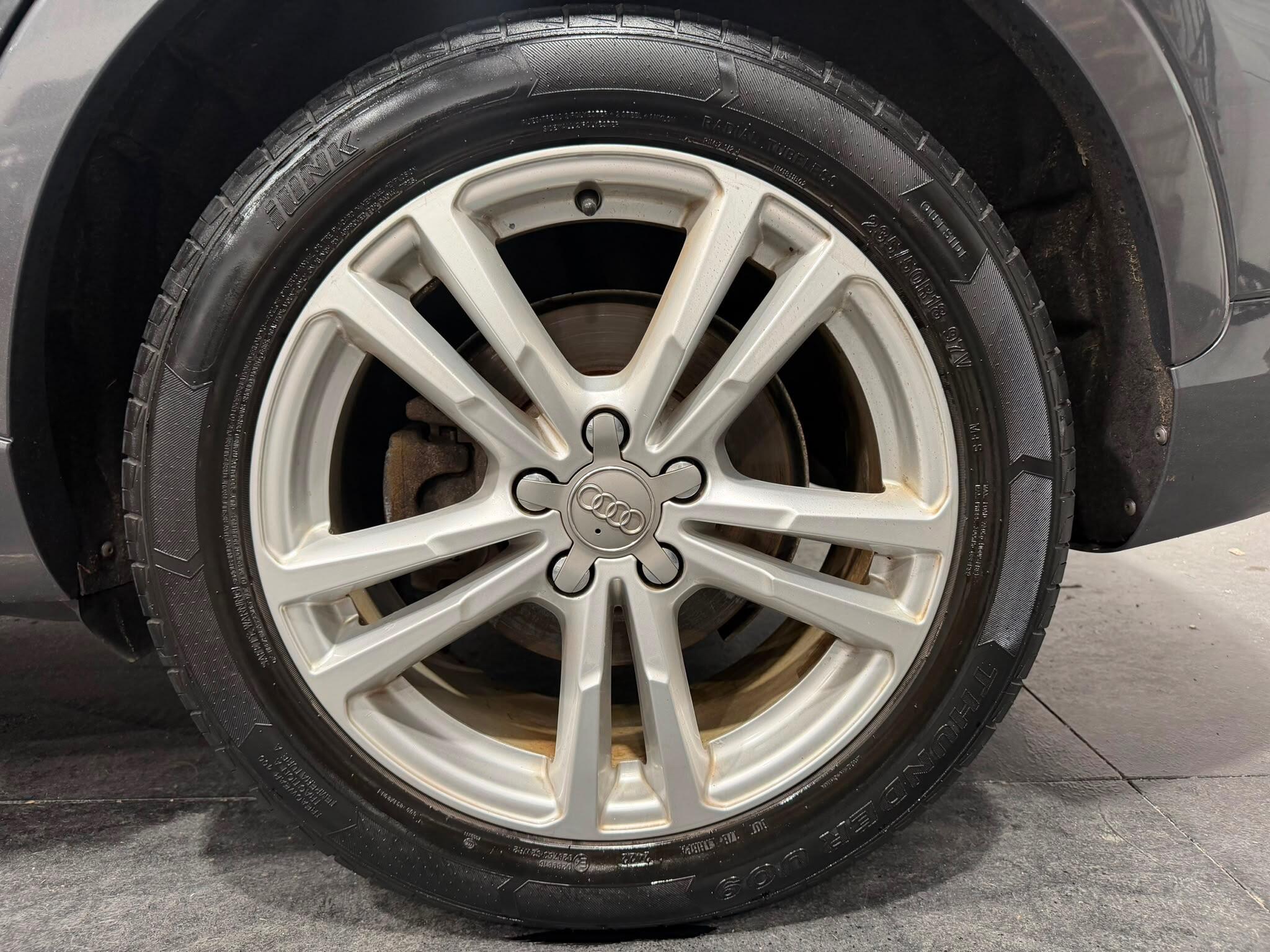 Audi Q3 view 28
