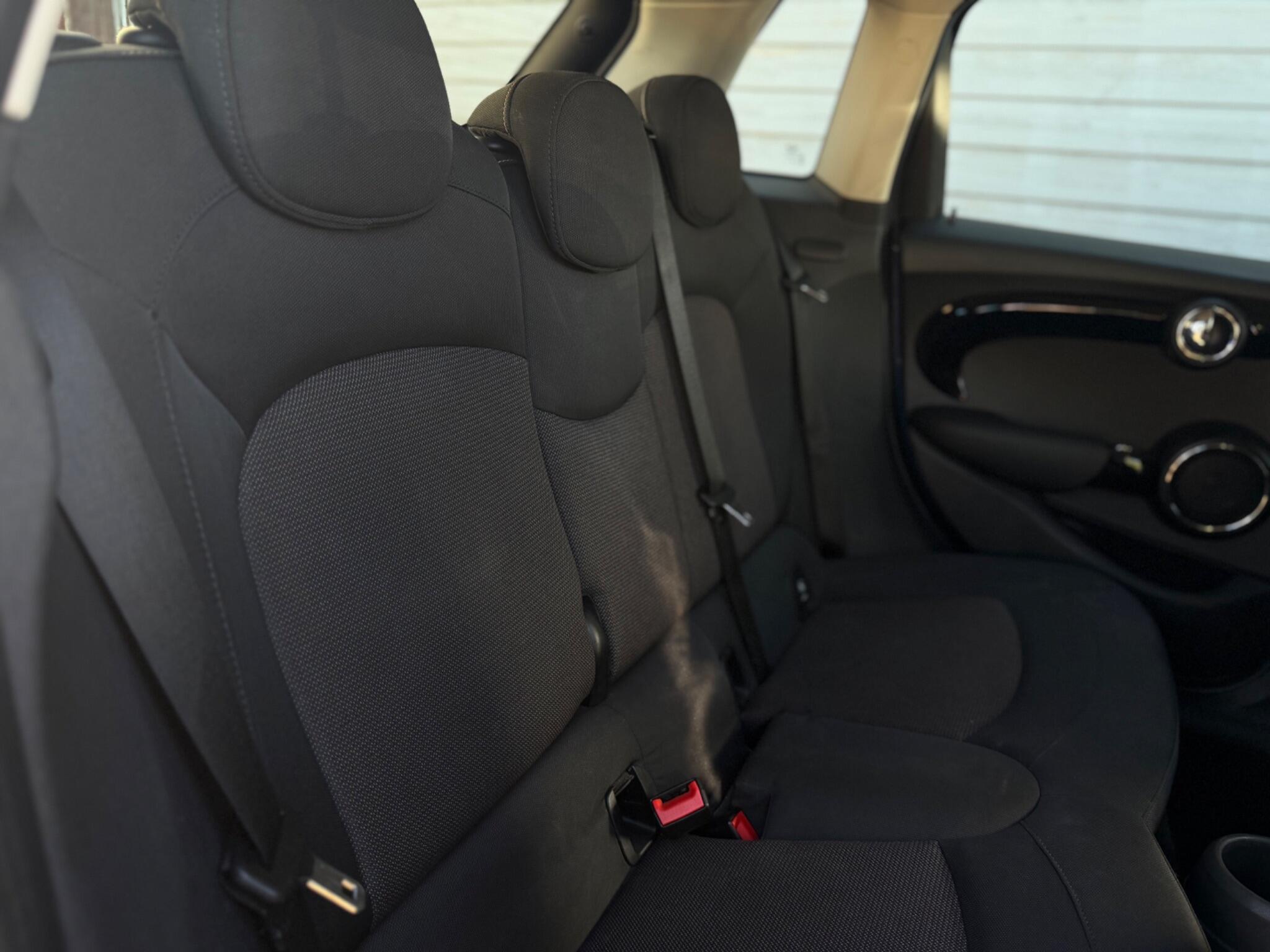 MINI Hatch view 32