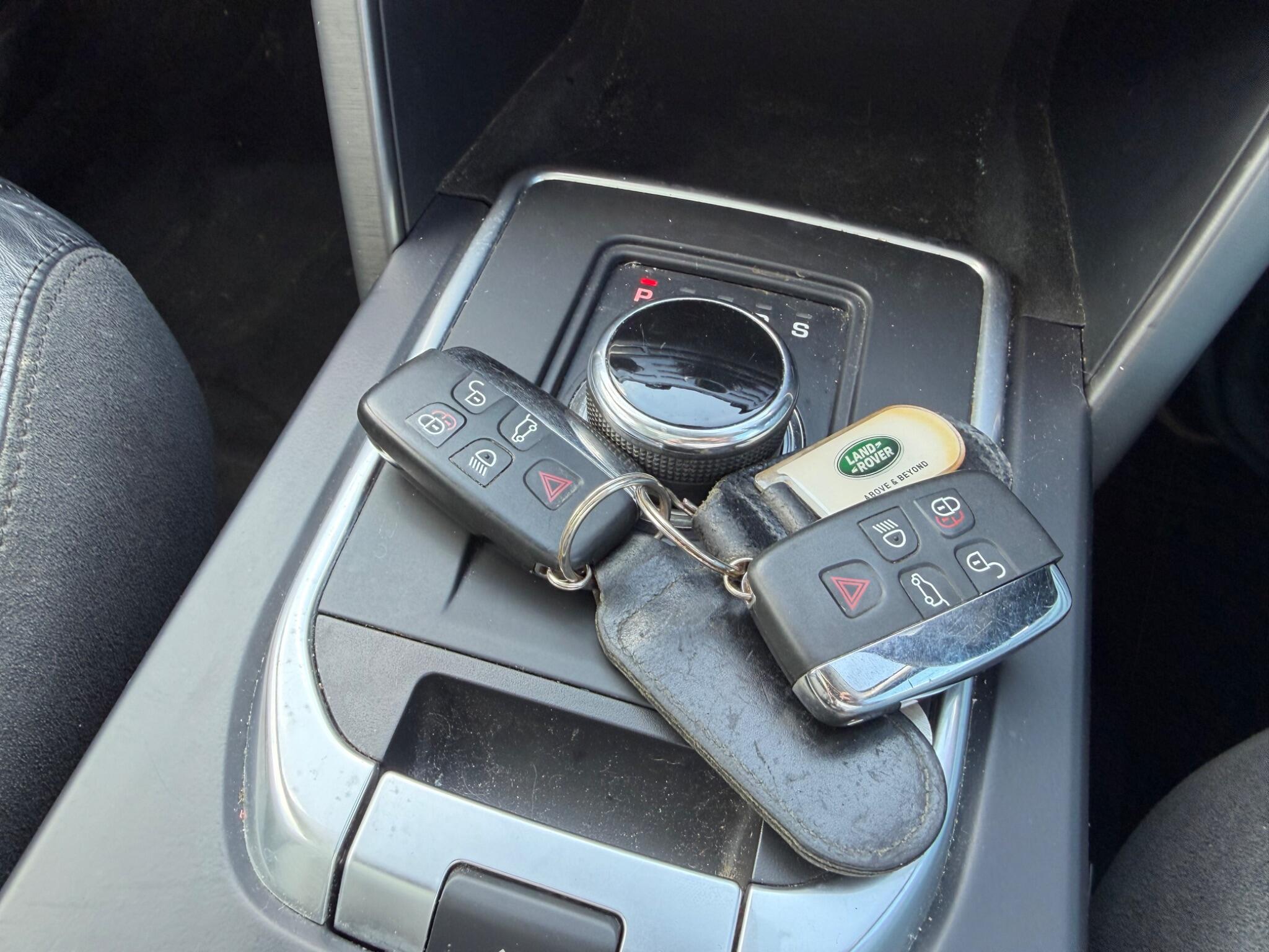 Land Rover Discovery Sport view 38