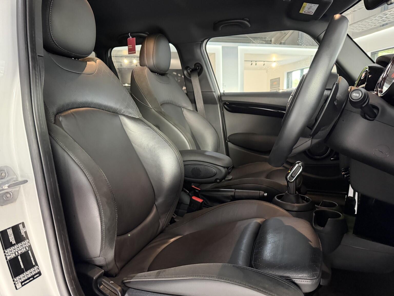 Mini Cooper view 13