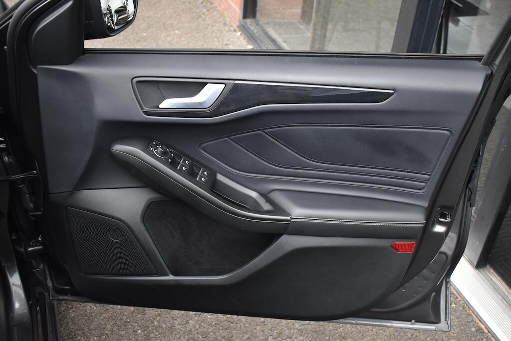 Ford Focus view 27