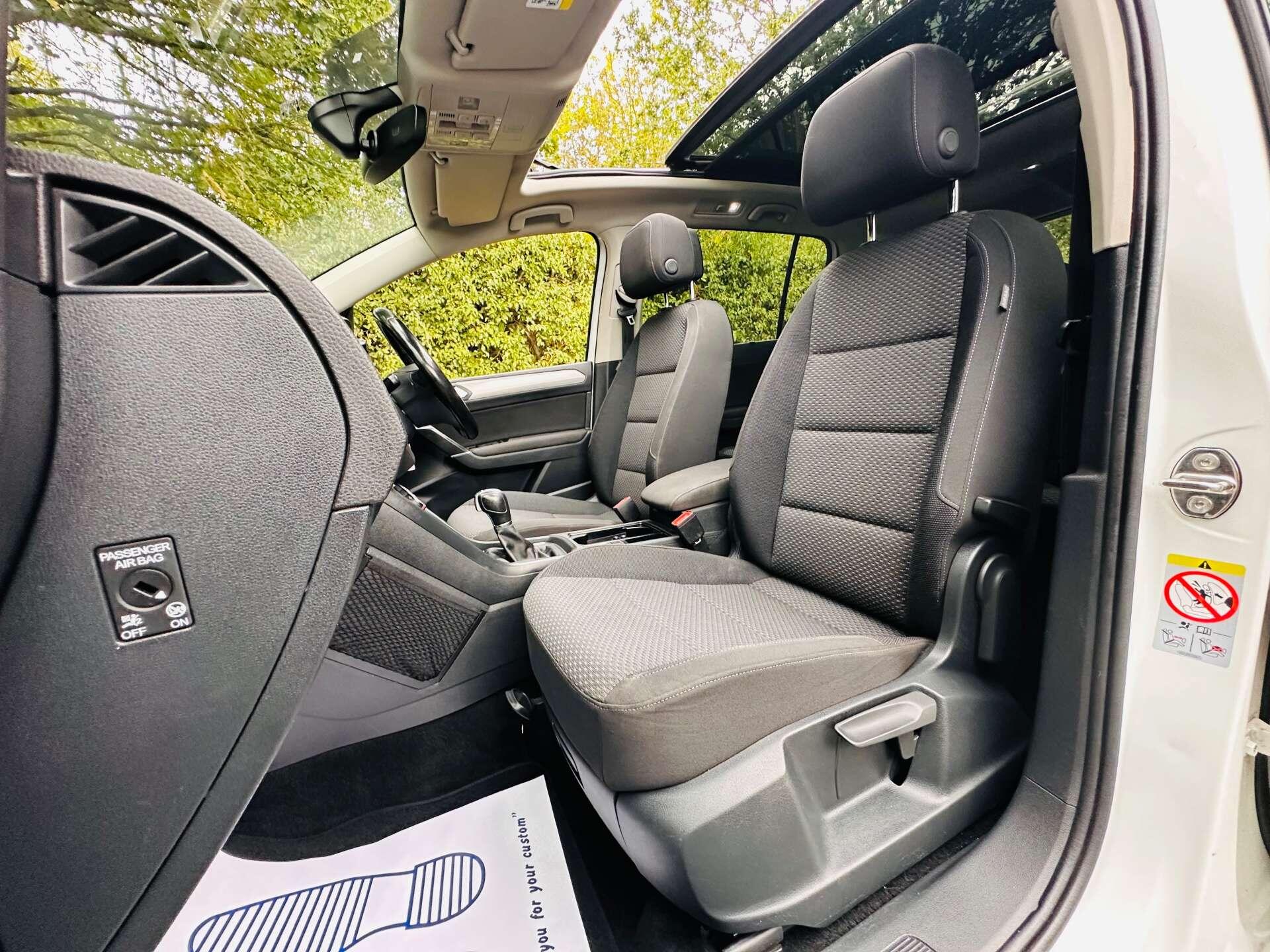 Volkswagen Touran view 10
