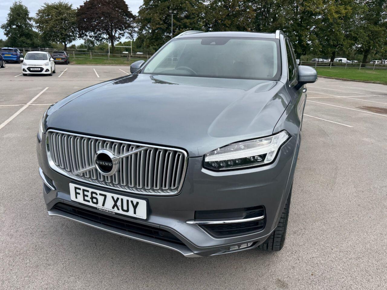 Volvo XC90 view 3