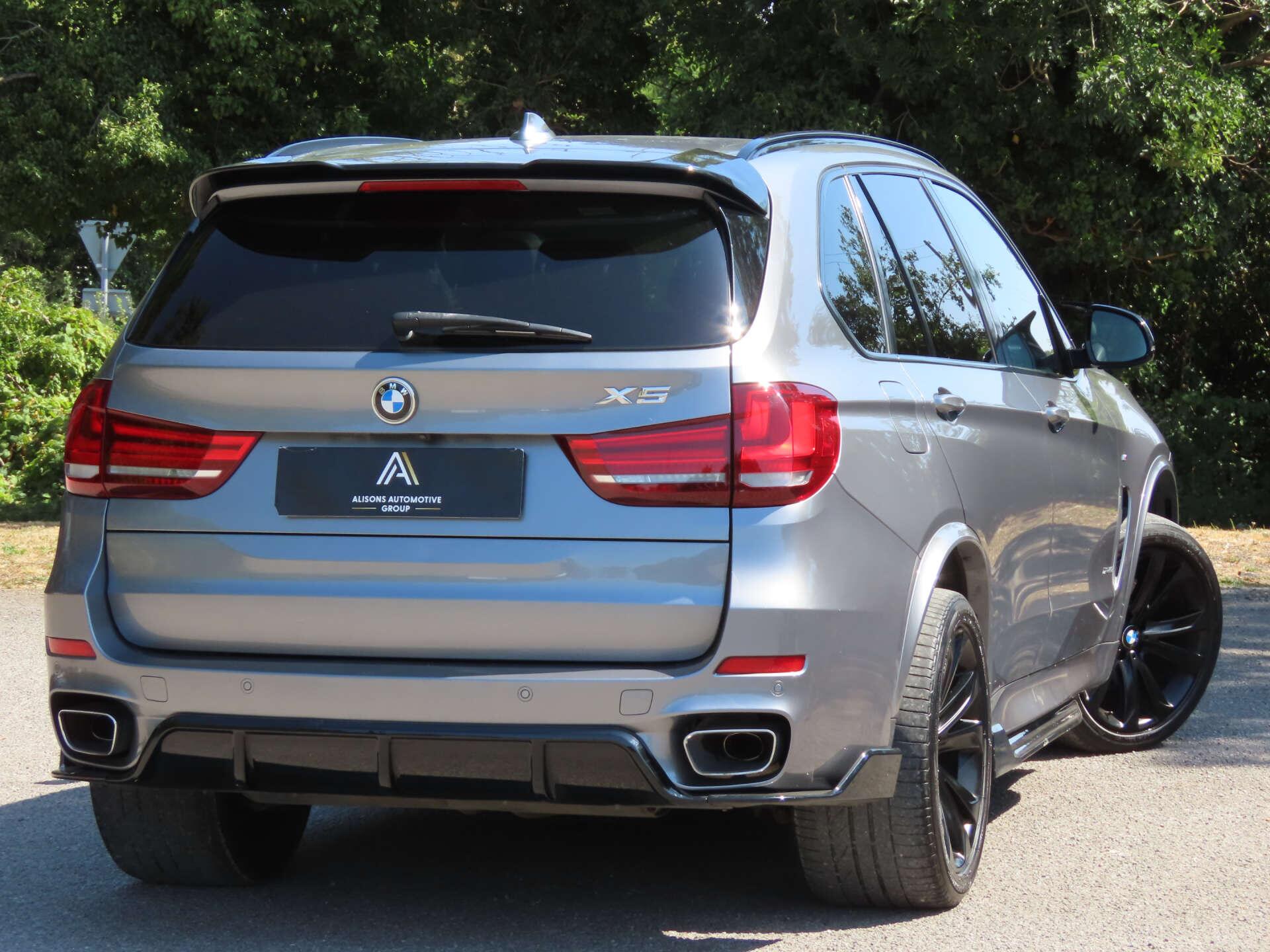 BMW X5 view 4