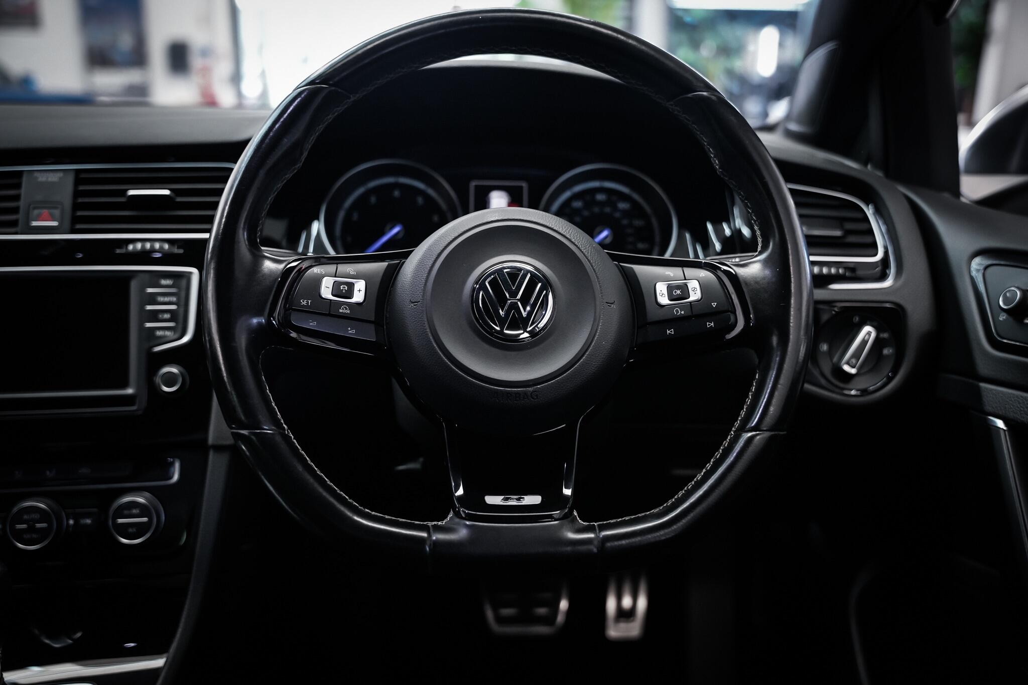 Volkswagen Golf view 19