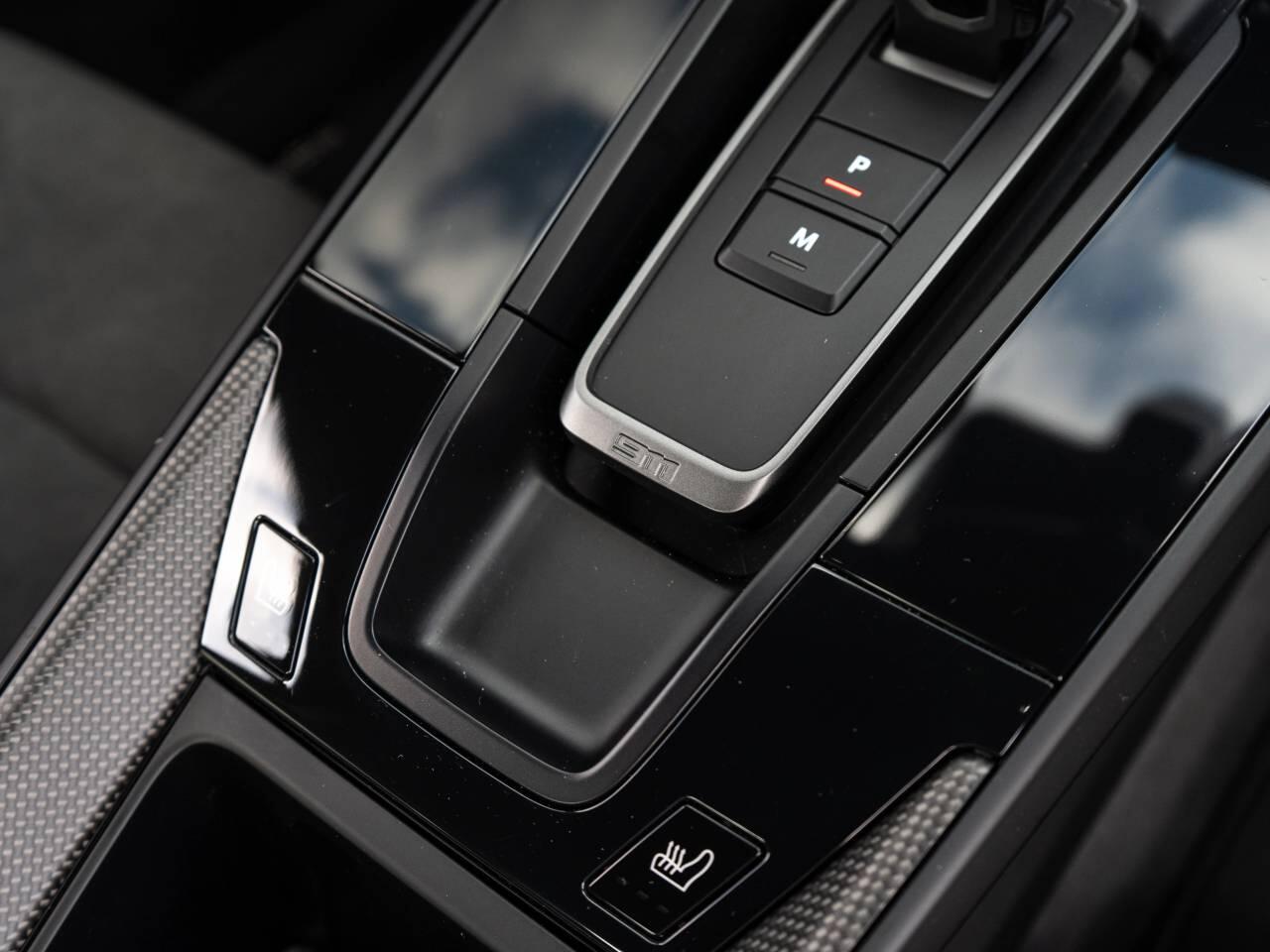 Porsche 911 view 32