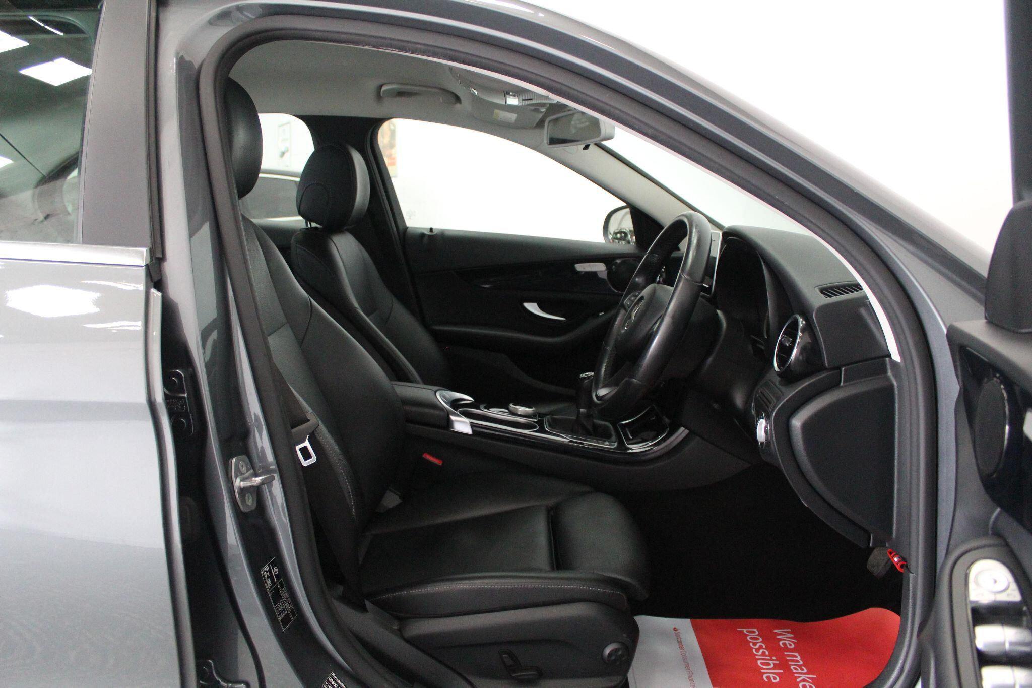 Mercedes-Benz C-Class view 29