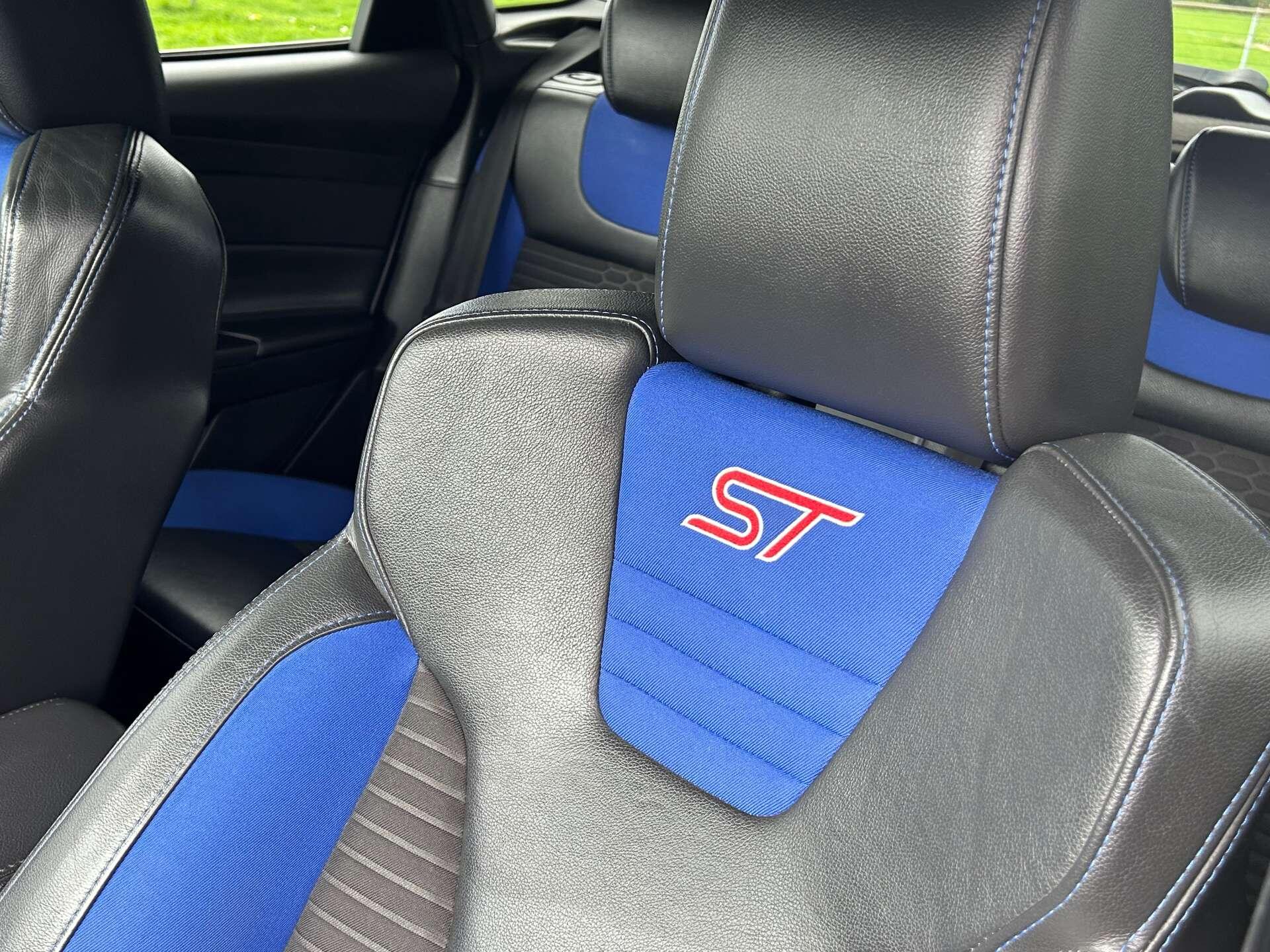 Ford Focus view 41