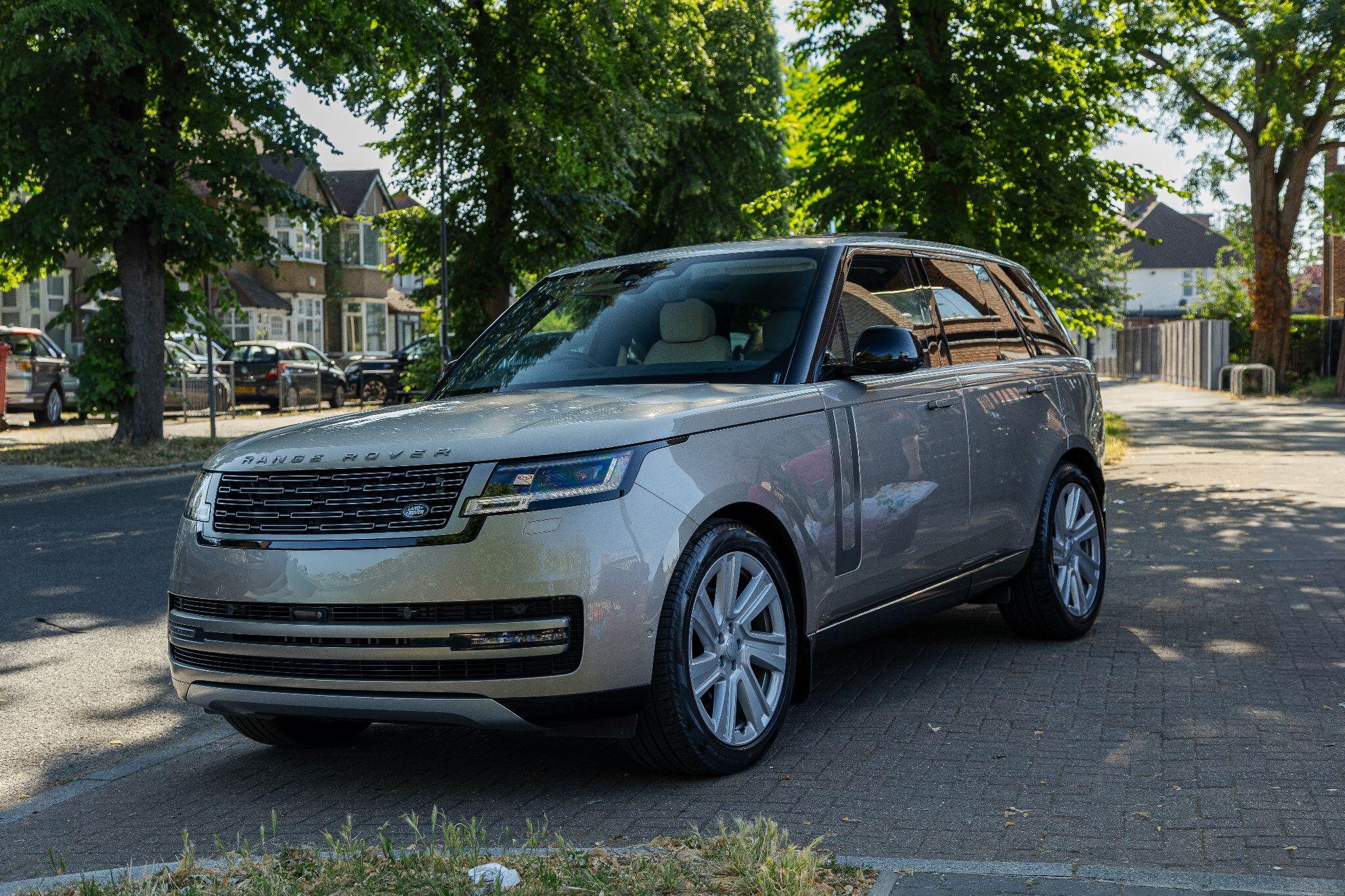 Land Rover Range Rover view 3
