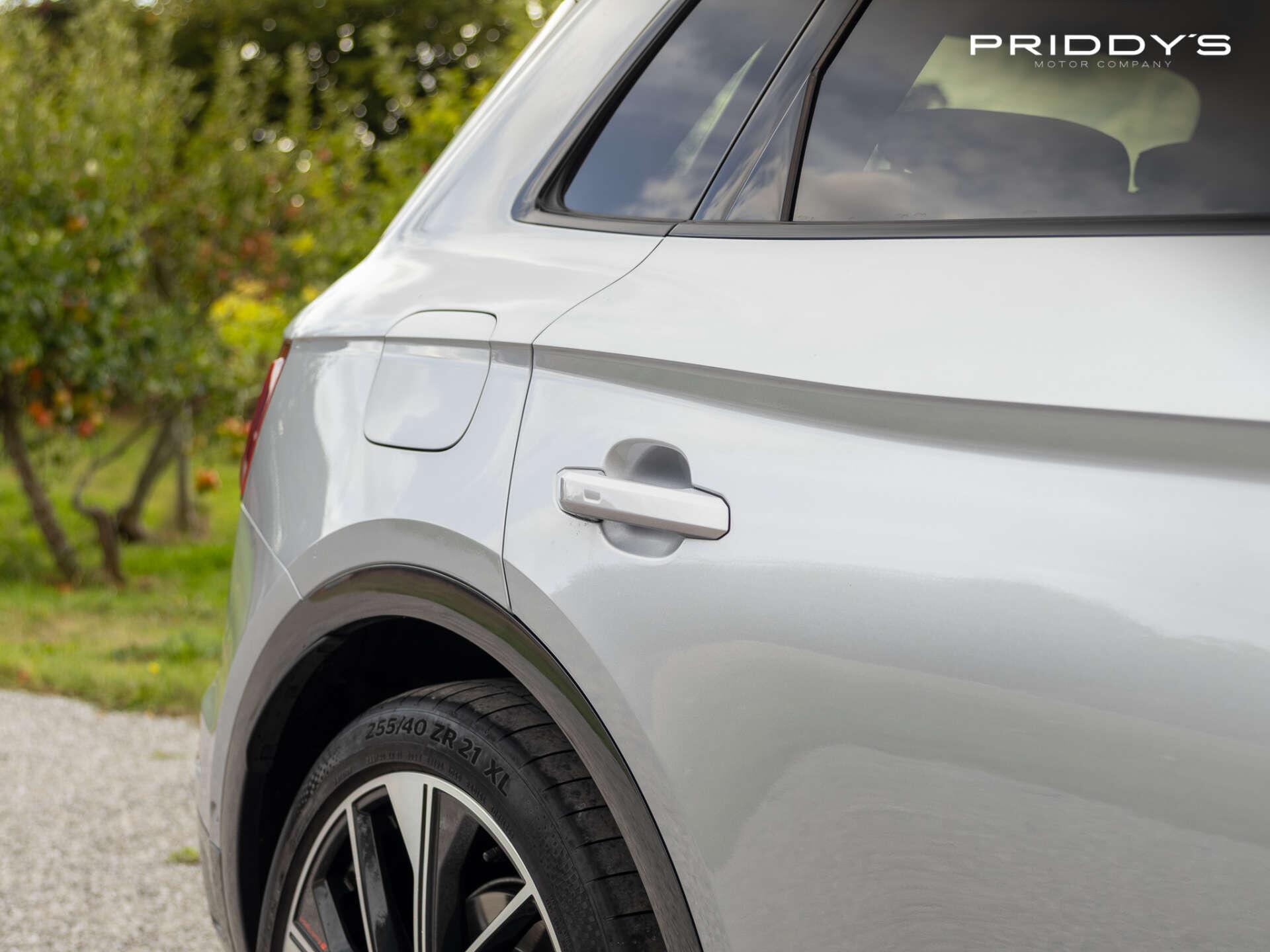 Audi Q5 view 10