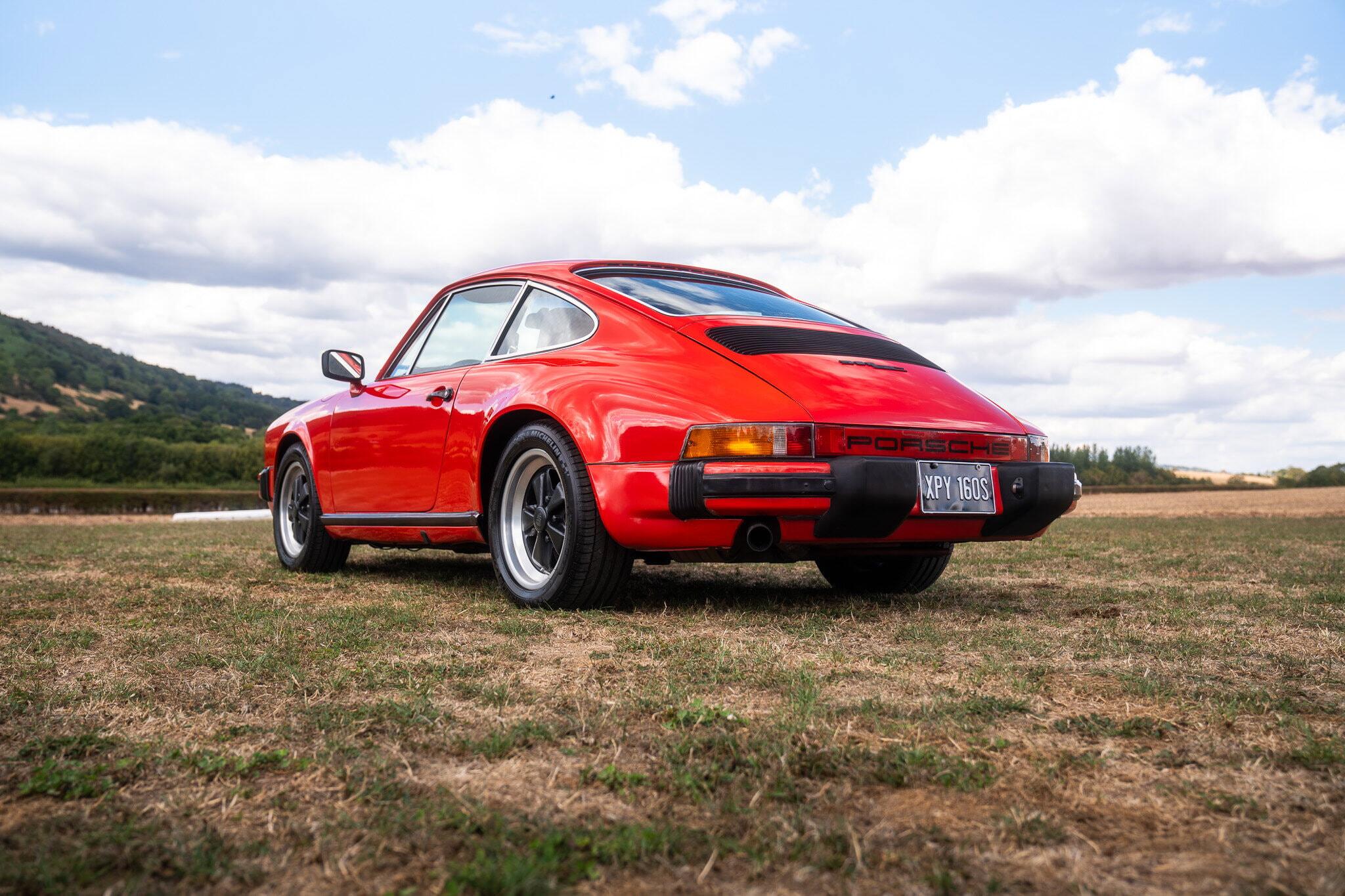 Porsche 911 view 15