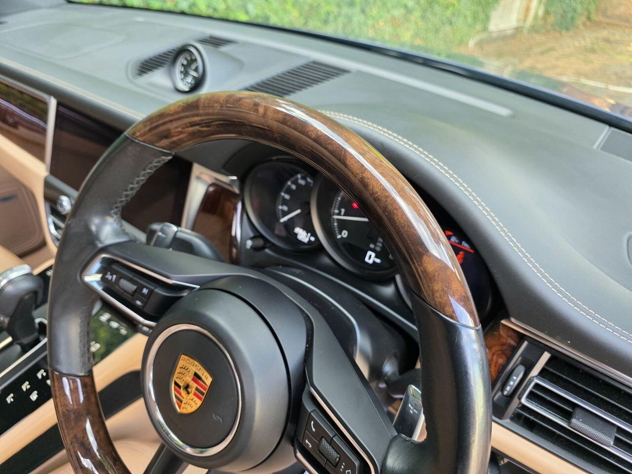 Porsche Macan view 35
