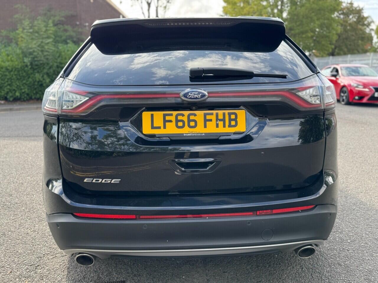 Ford Edge view 4