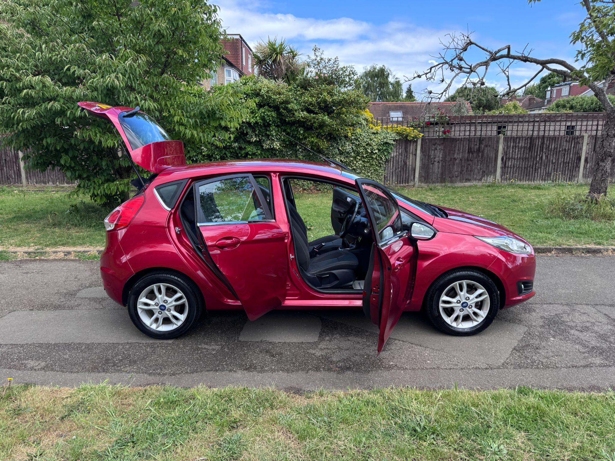 2016 Ford Fiesta image 31