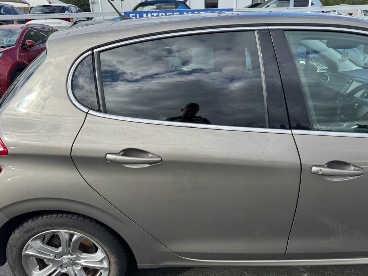 Peugeot 208 view 22