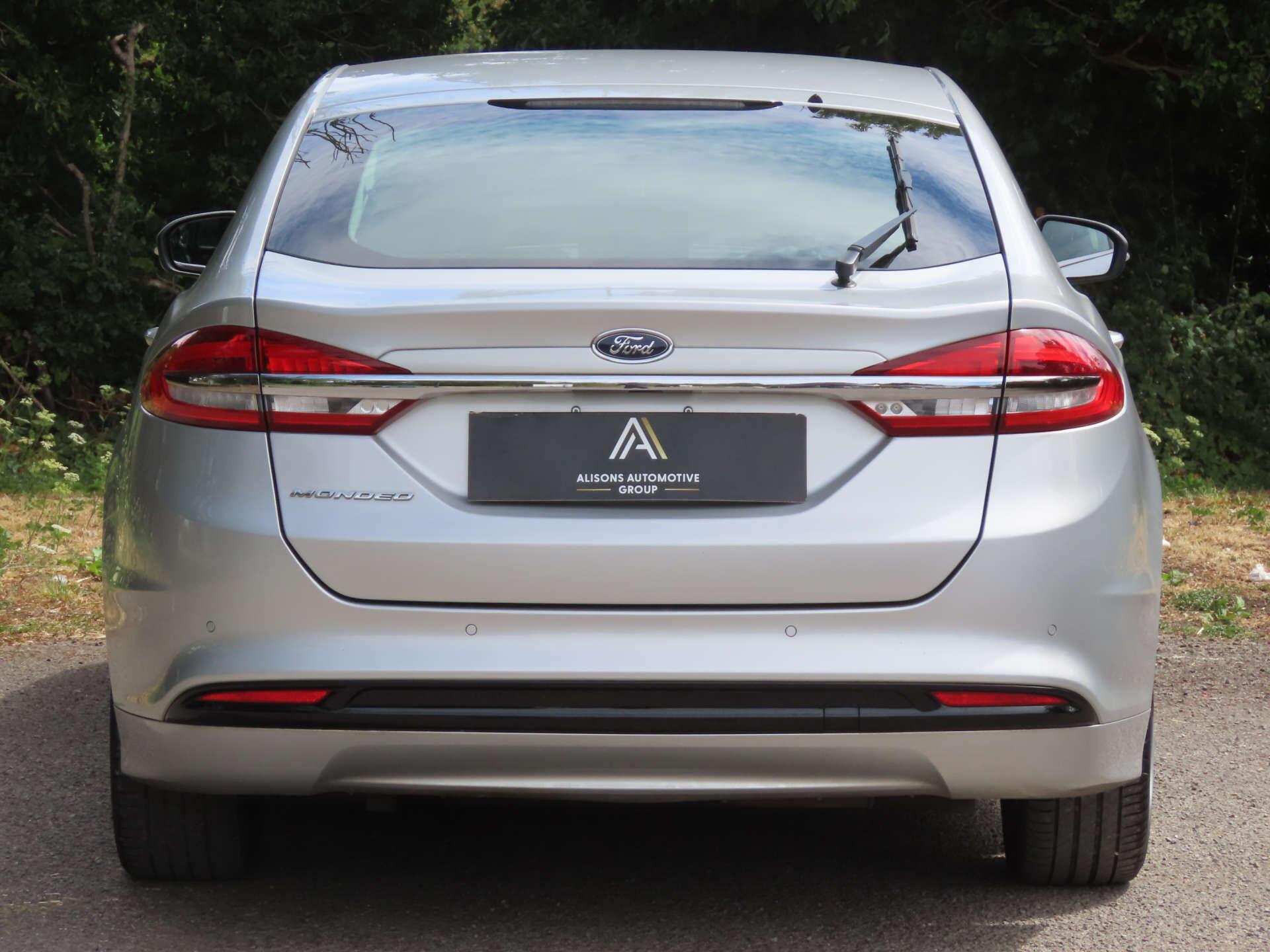 Ford Mondeo view 5
