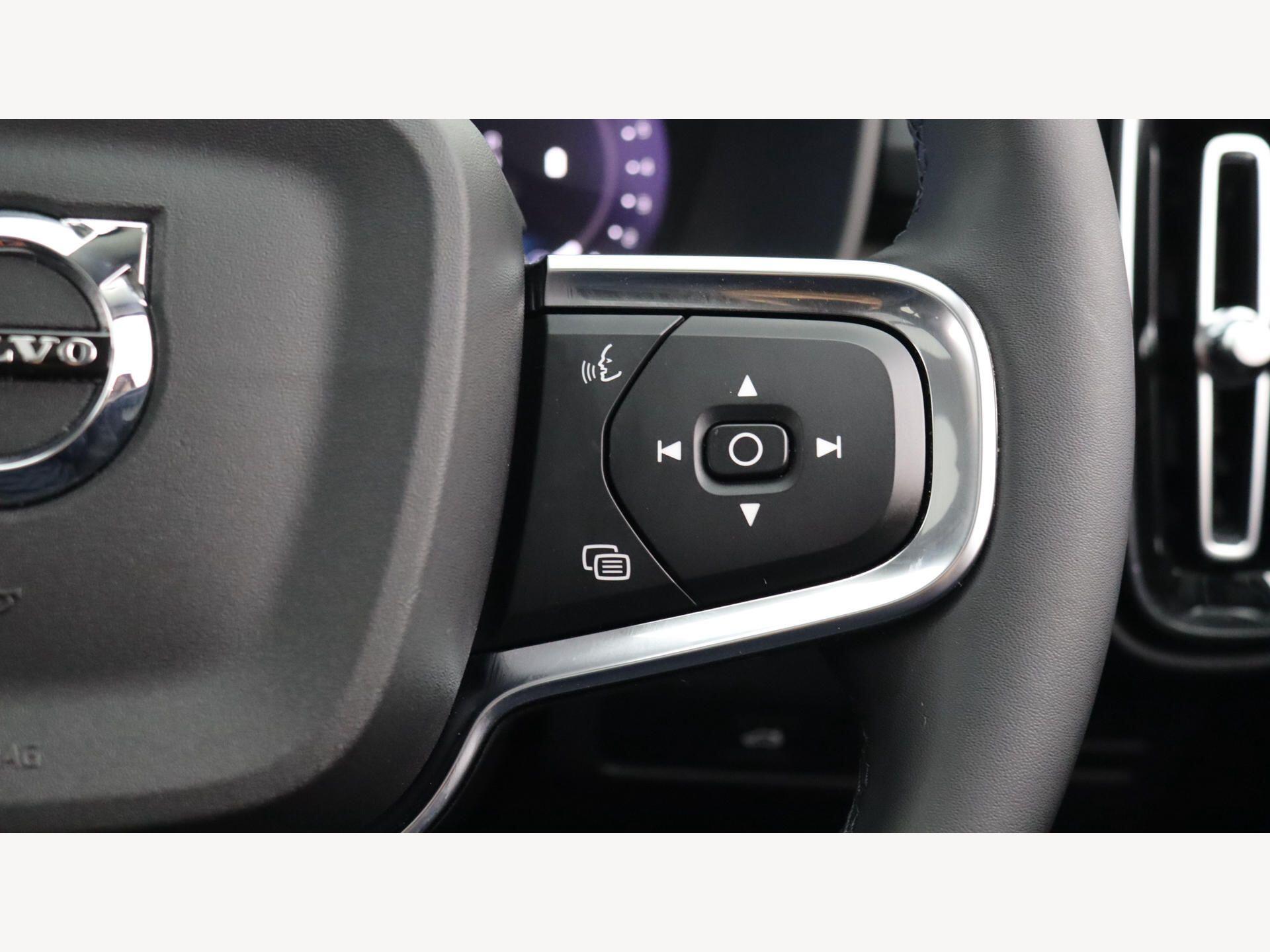 Volvo XC40 view 23