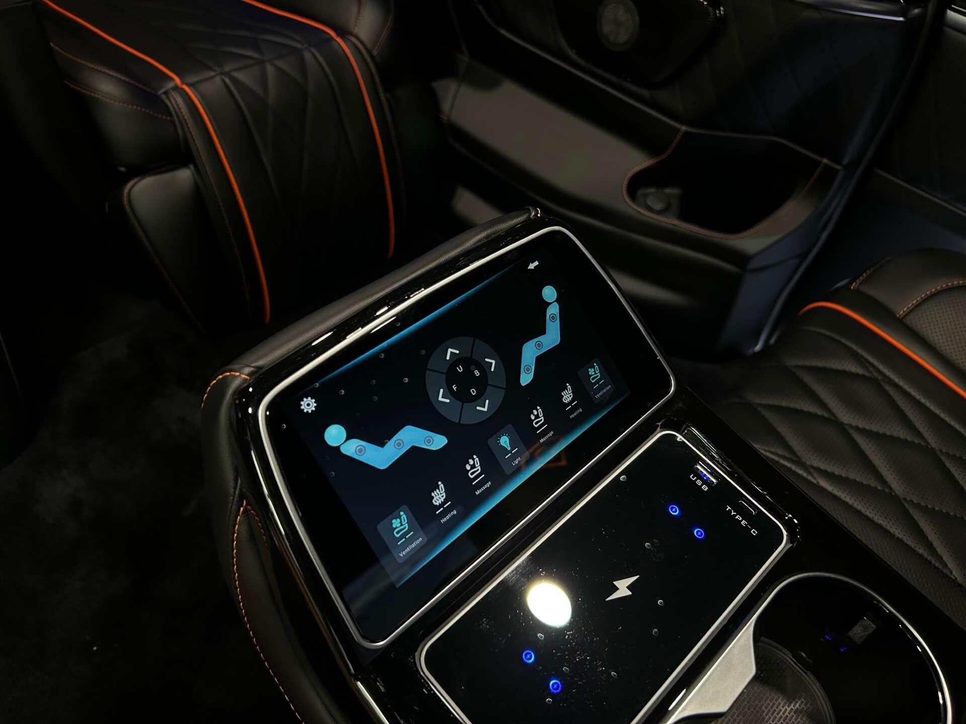 Mercedes-Benz V Class view 26