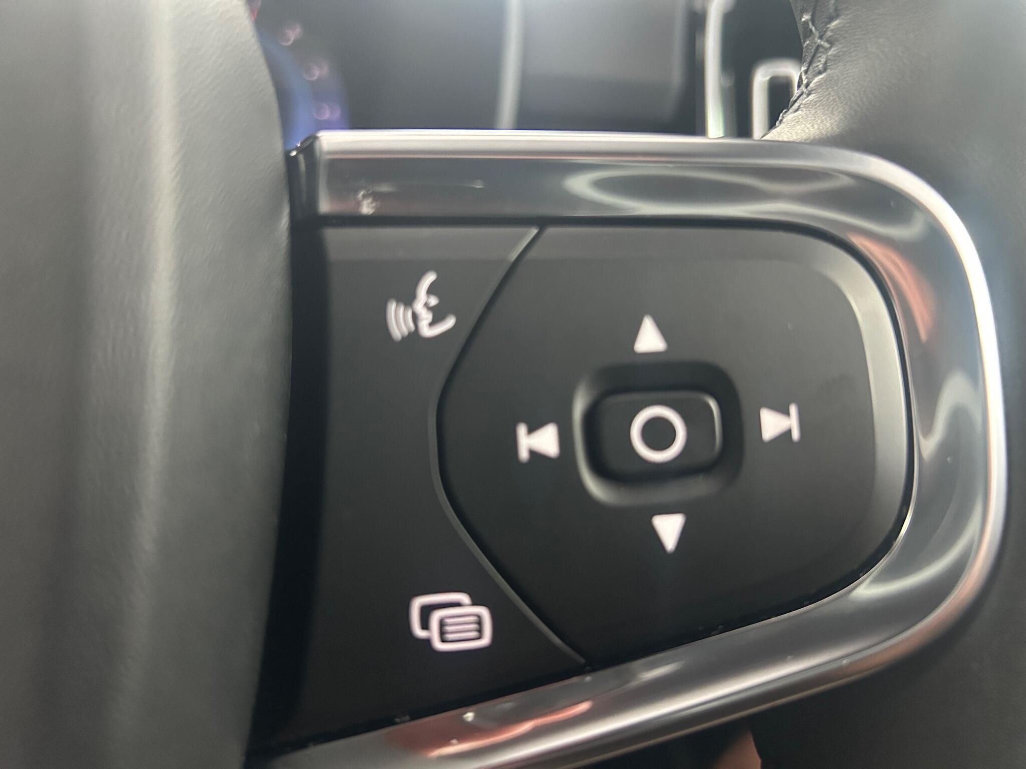 Volvo XC40 view 19