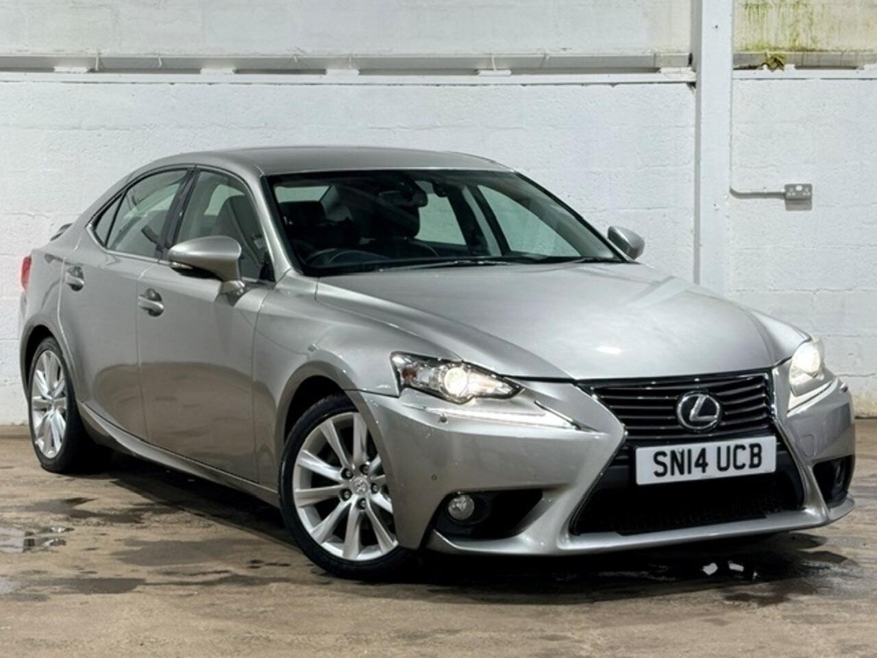 Lexus IS view 45
