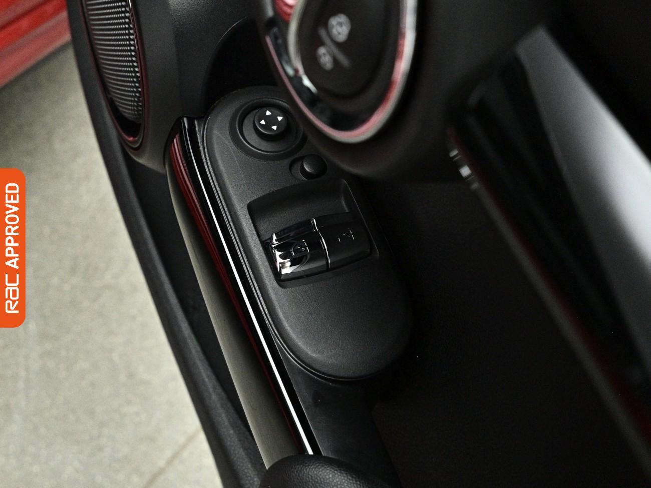 Mini Hatch view 25
