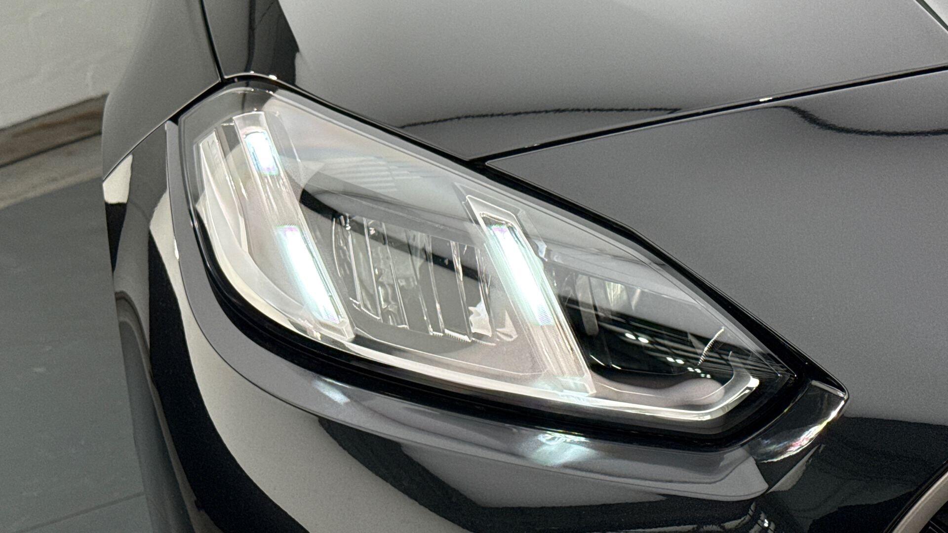BMW 2 Series view 23