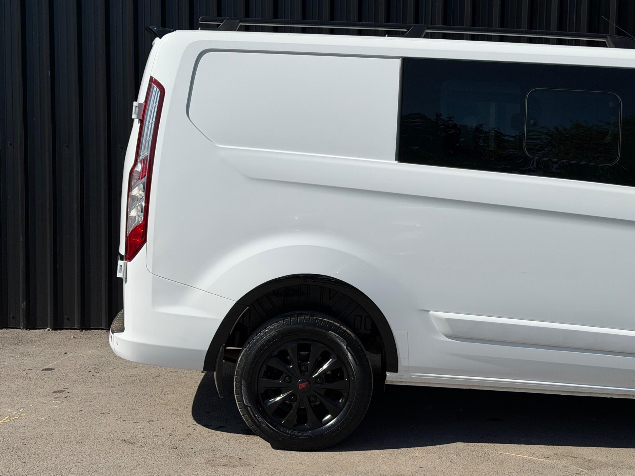Ford Transit Custom view 22
