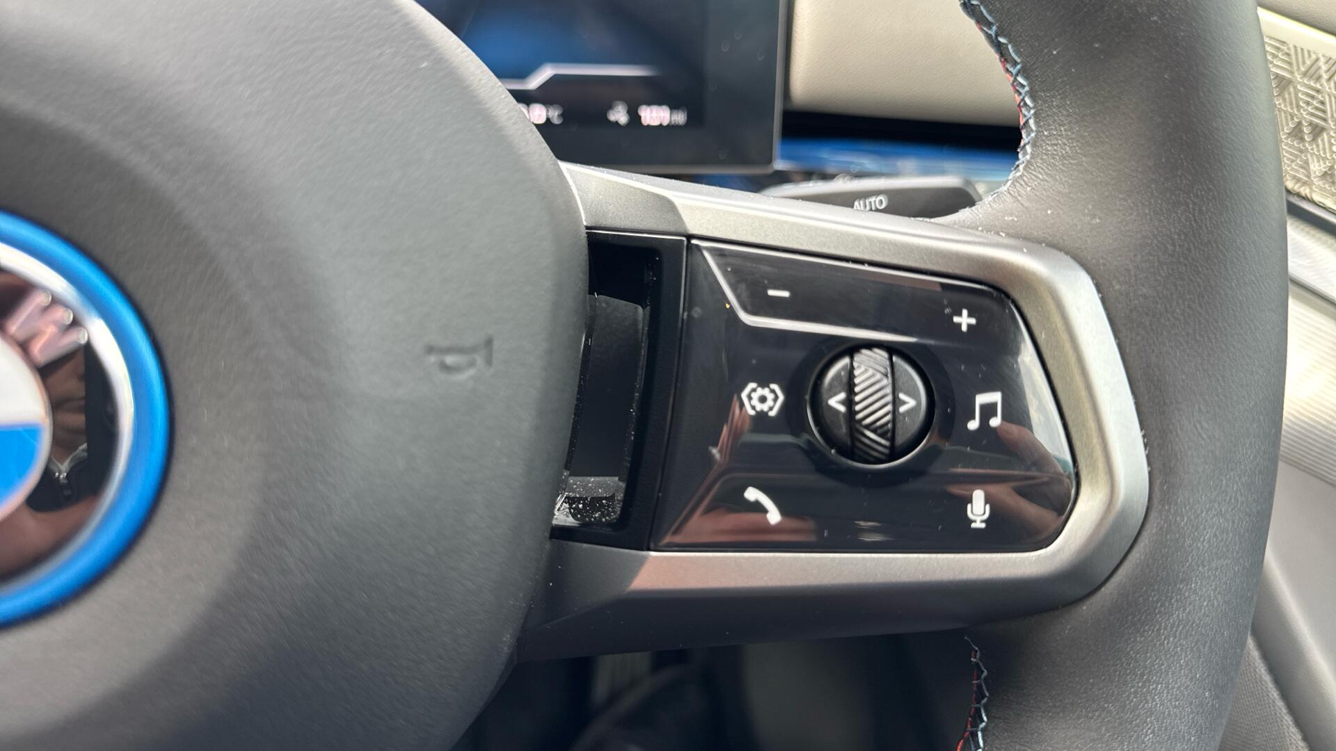 BMW i5 view 18