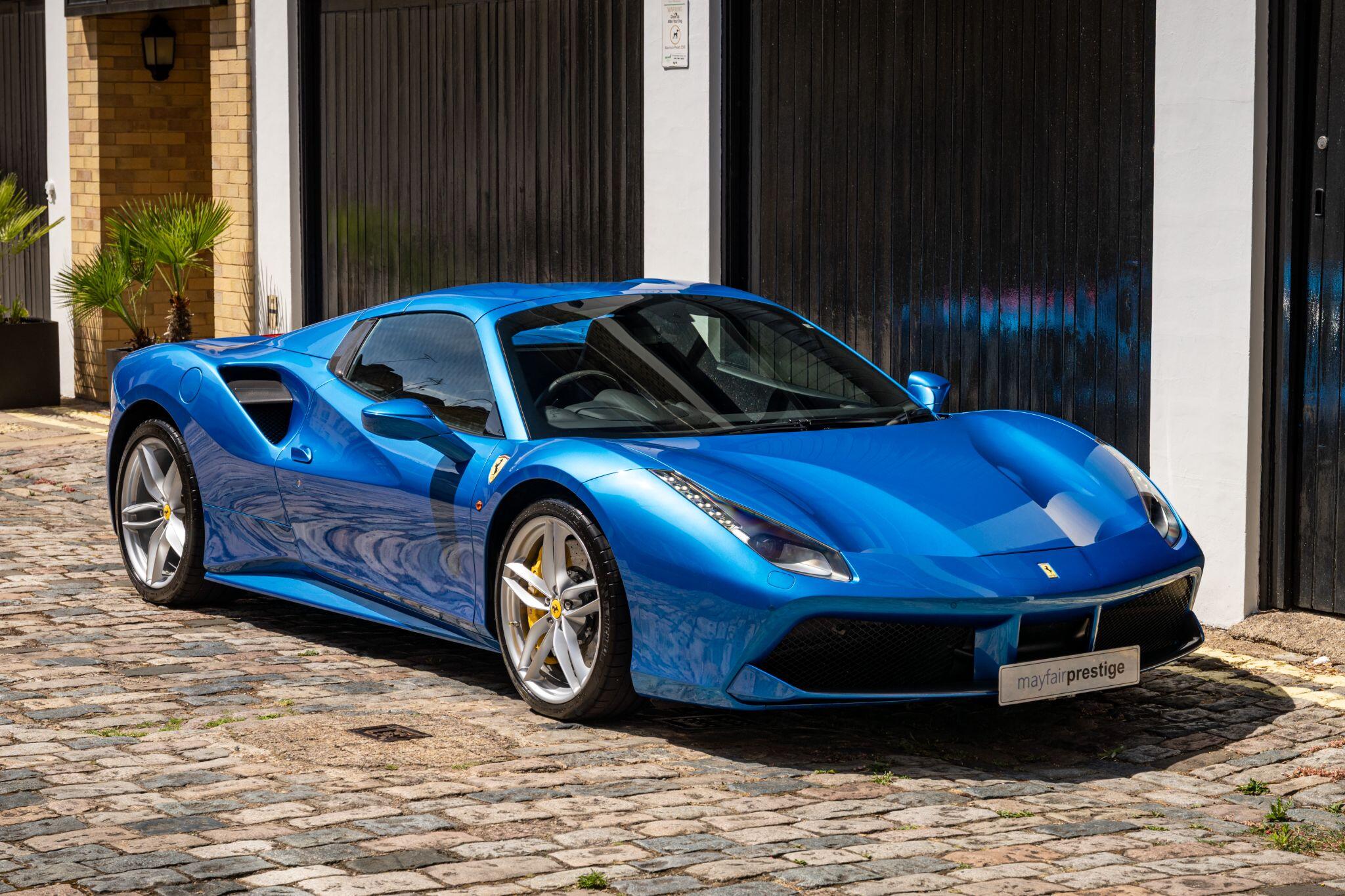 Ferrari 488 view 3