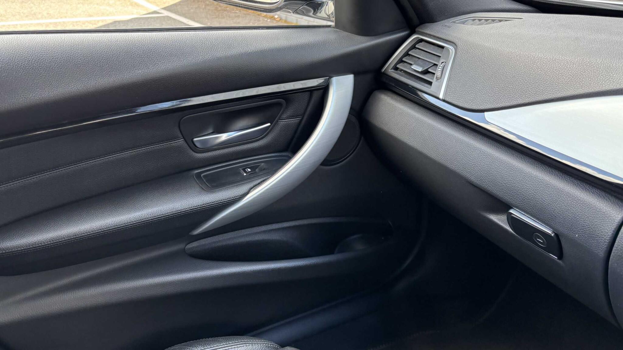 BMW 3 Series view 21