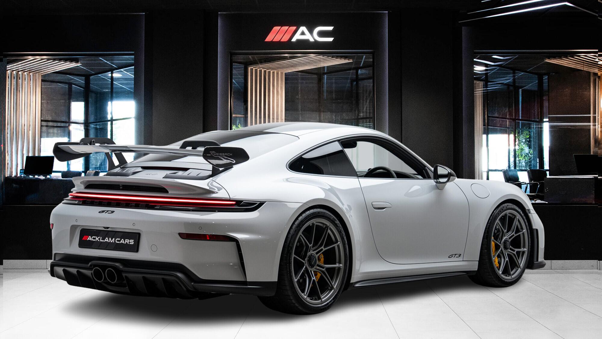 Porsche 911 view 4