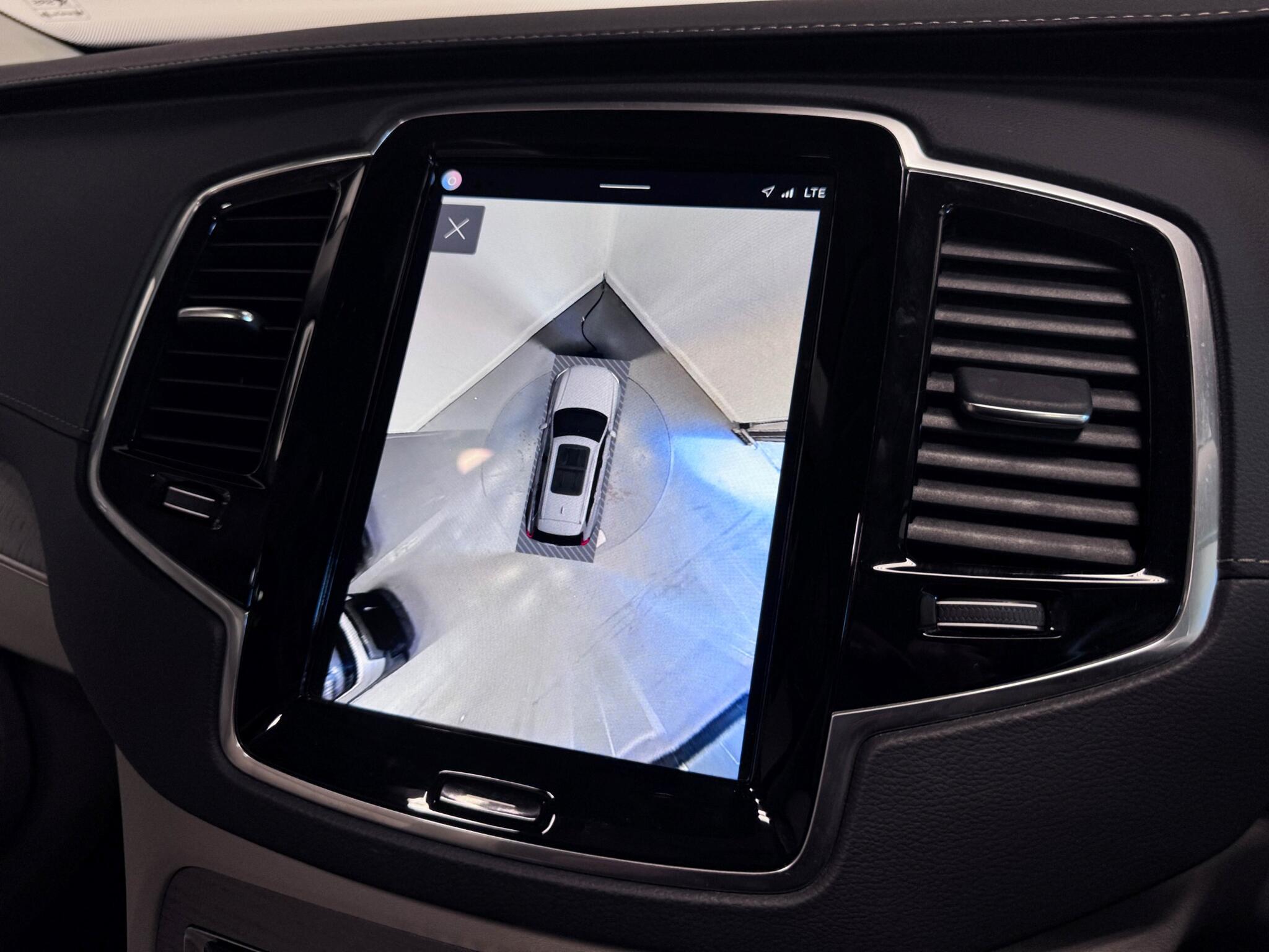 Volvo XC90 view 13