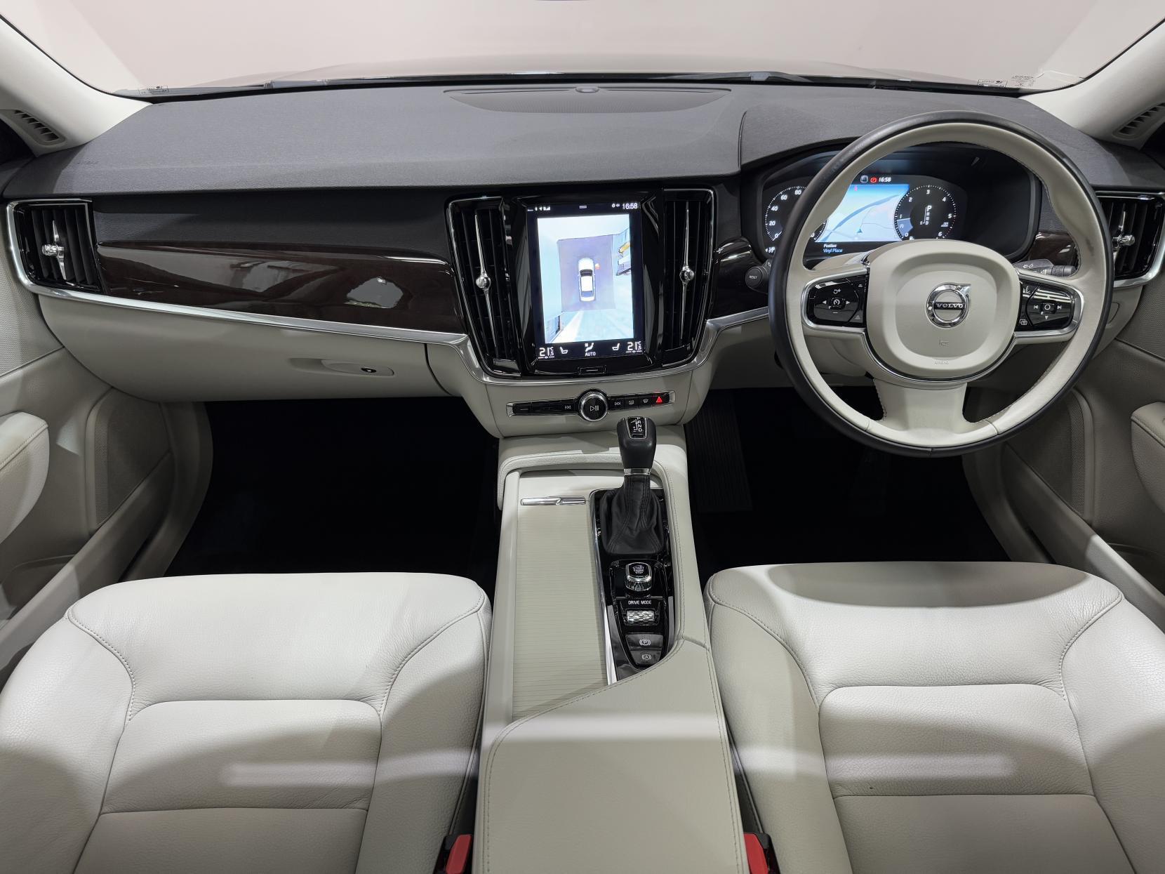 Volvo S90 view 23