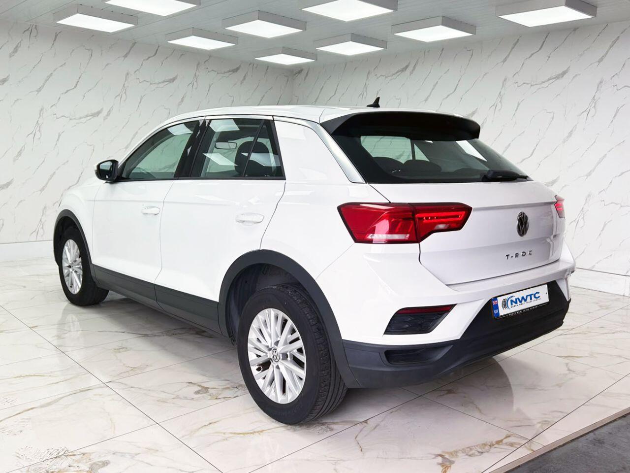 Volkswagen T-Roc view 8