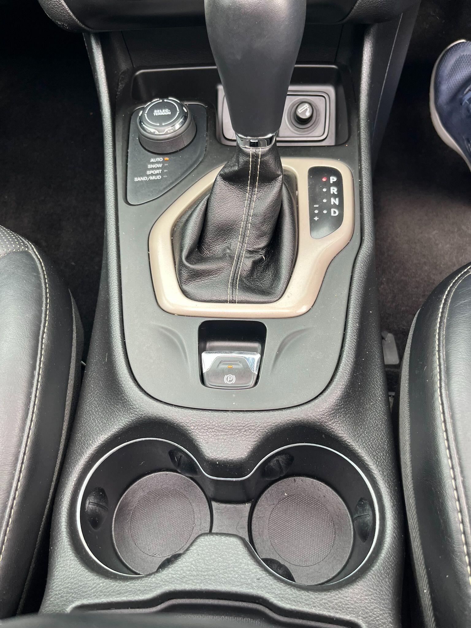 Jeep Cherokee view 14