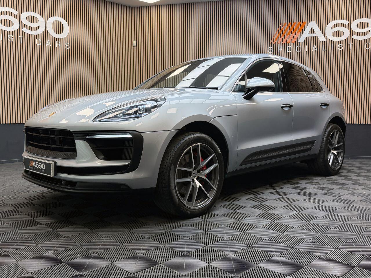 Porsche Macan view 3