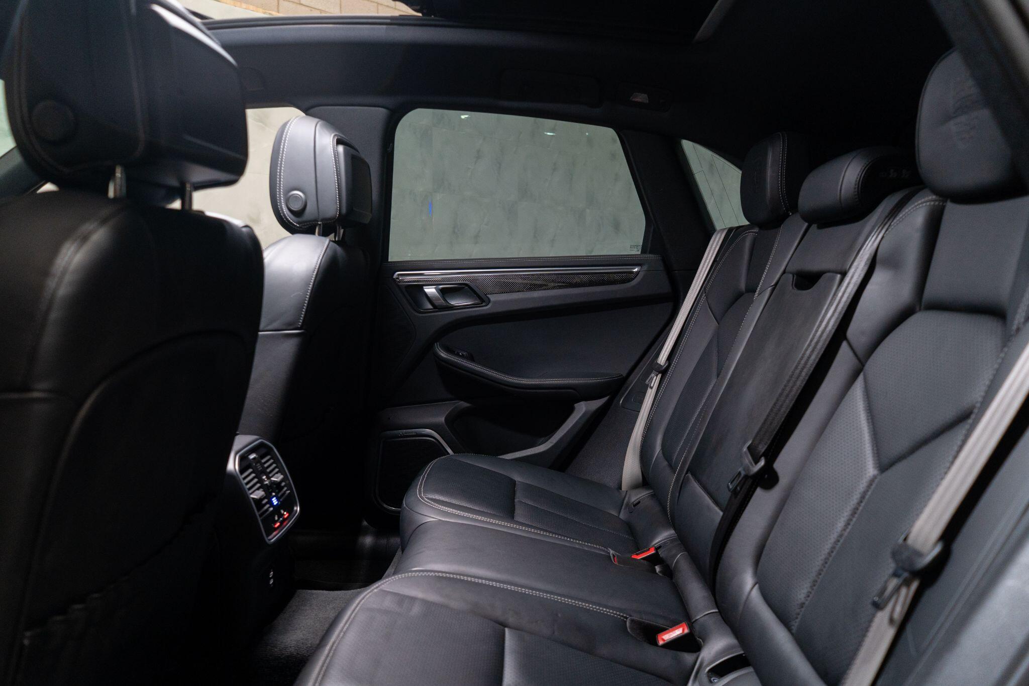 Porsche Macan view 17