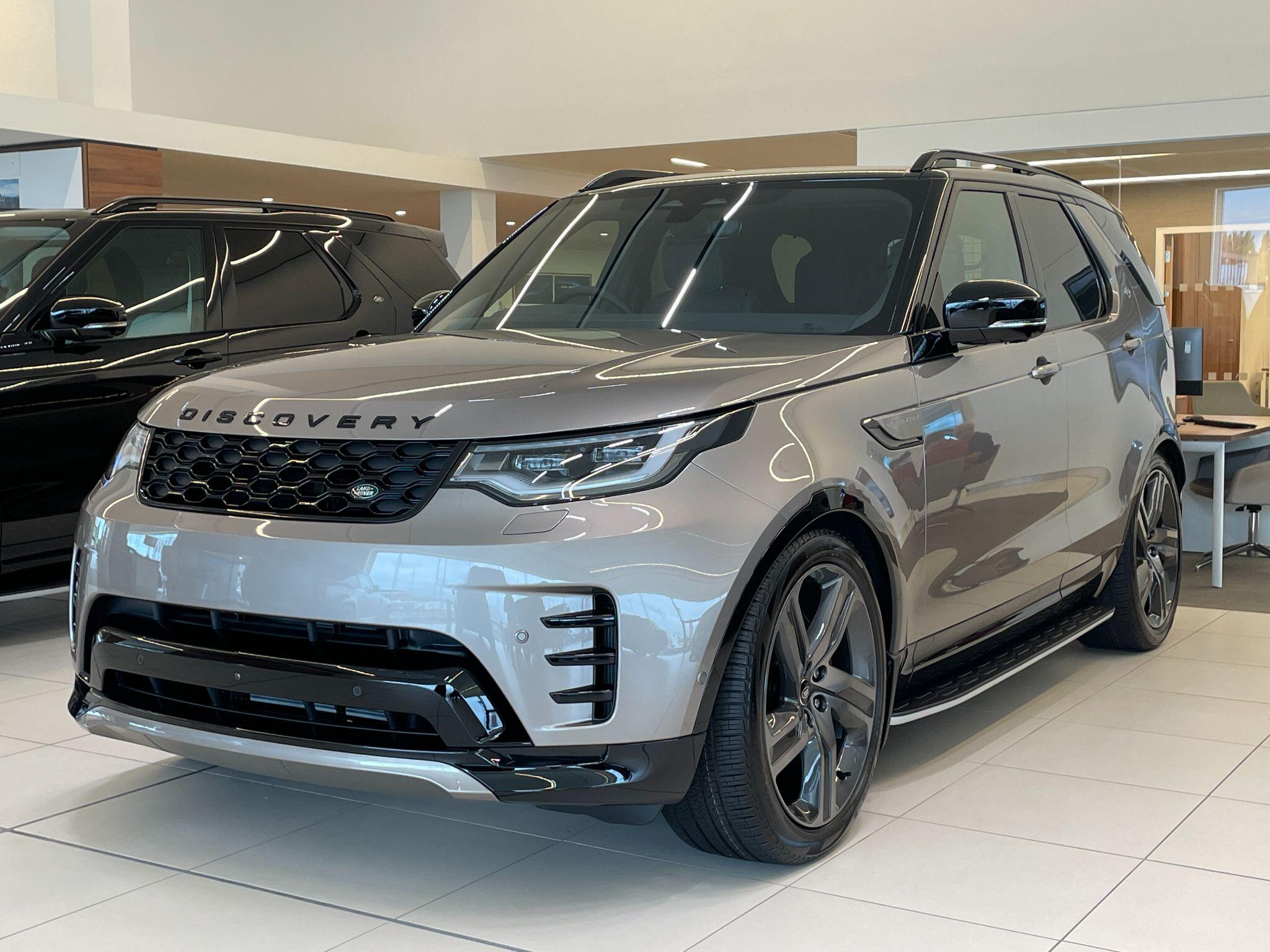 Land Rover Discovery view 3