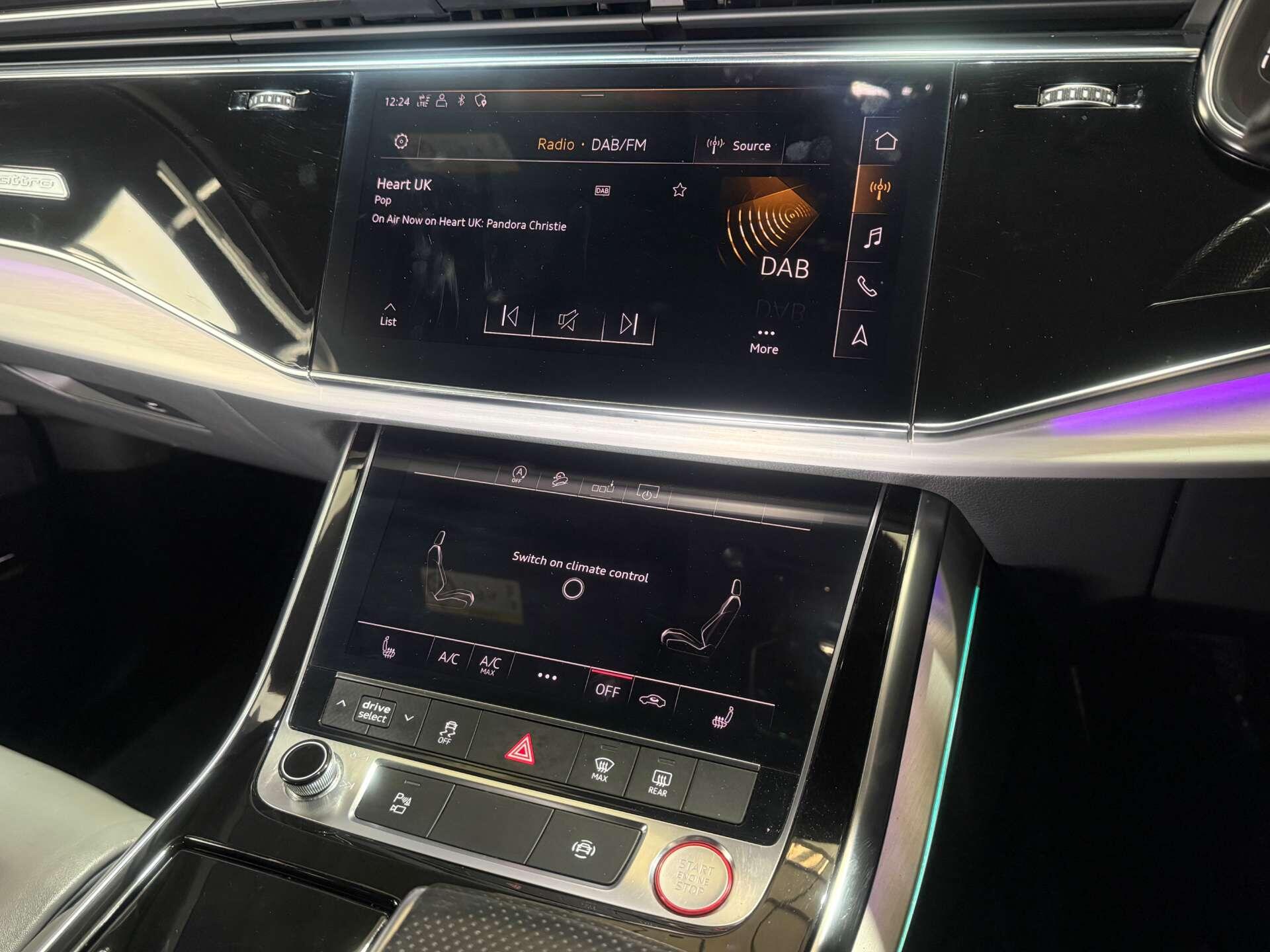 Audi SQ7 view 48