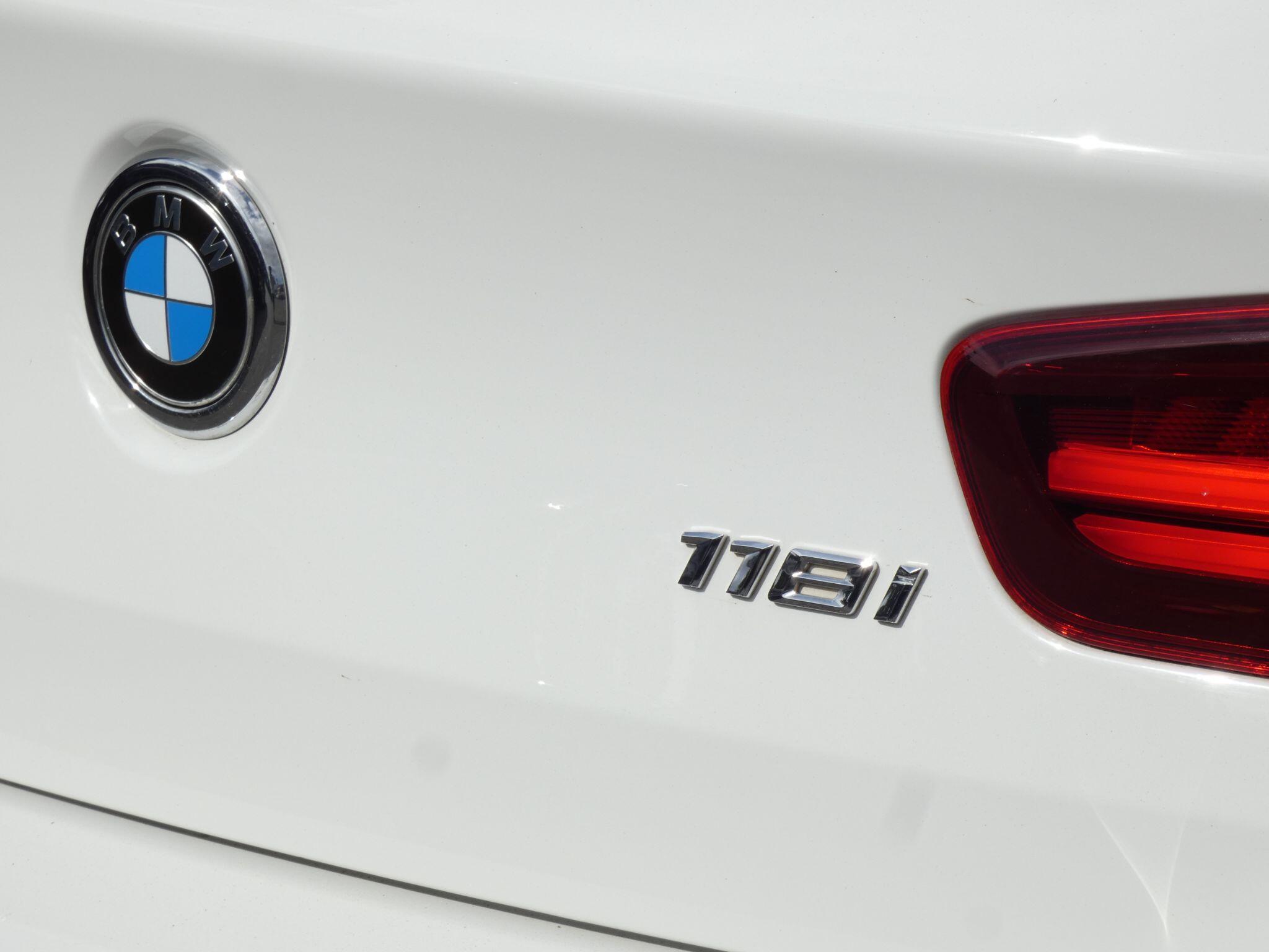 BMW 1 Series view 9