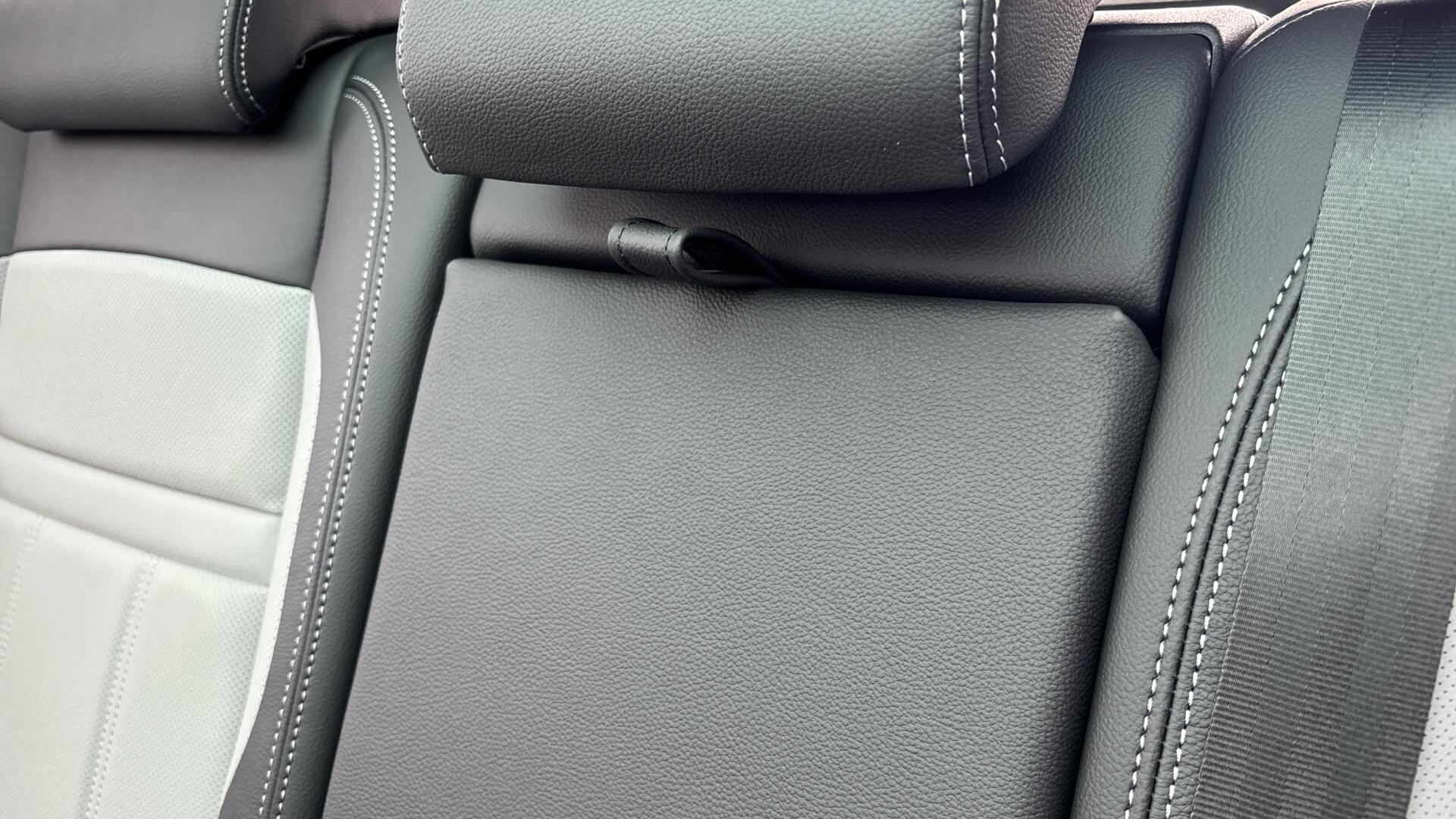 Land Rover Range Rover Evoque view 35