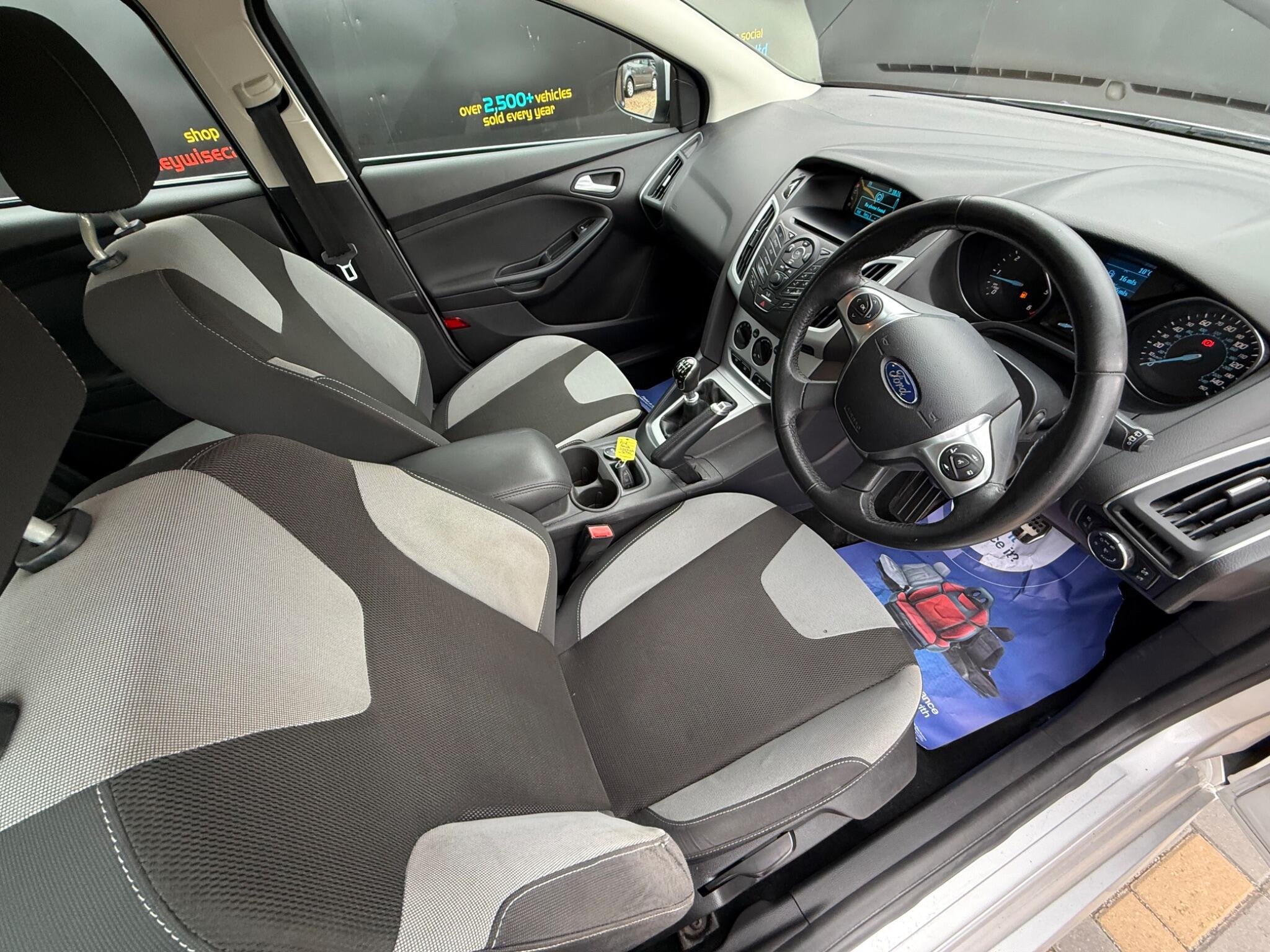 Ford Focus view 22