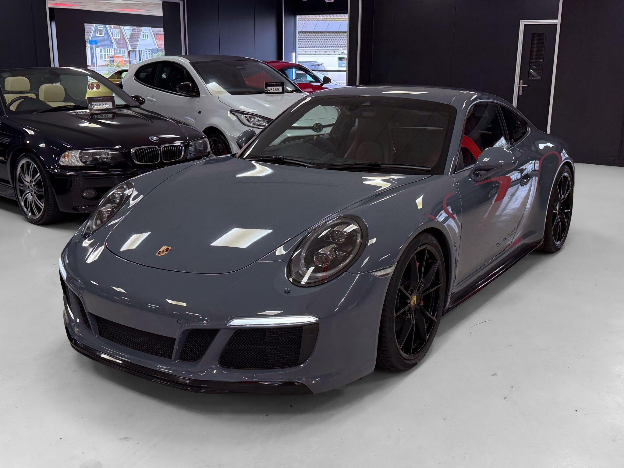 Porsche 911 view 11