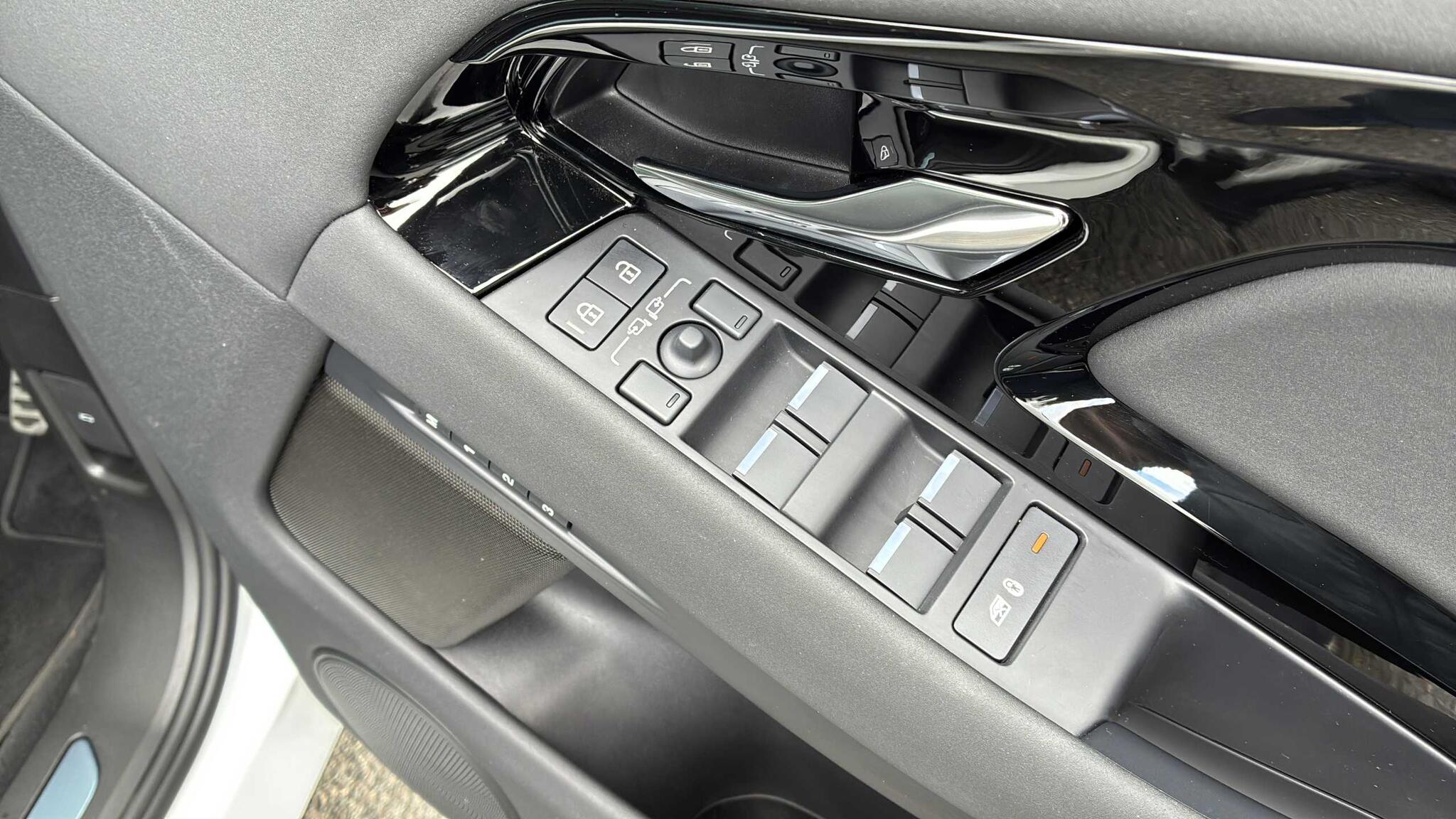 Land Rover Range Rover Evoque view 29