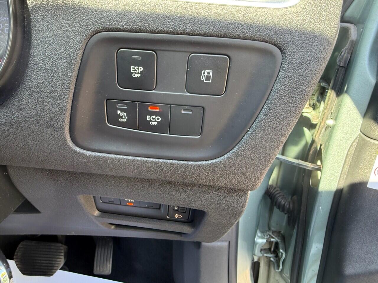 Citroen C4 view 11