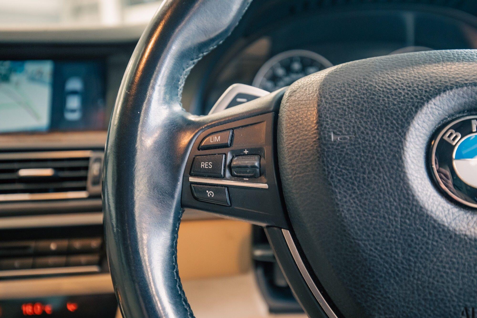BMW 5 Series view 12